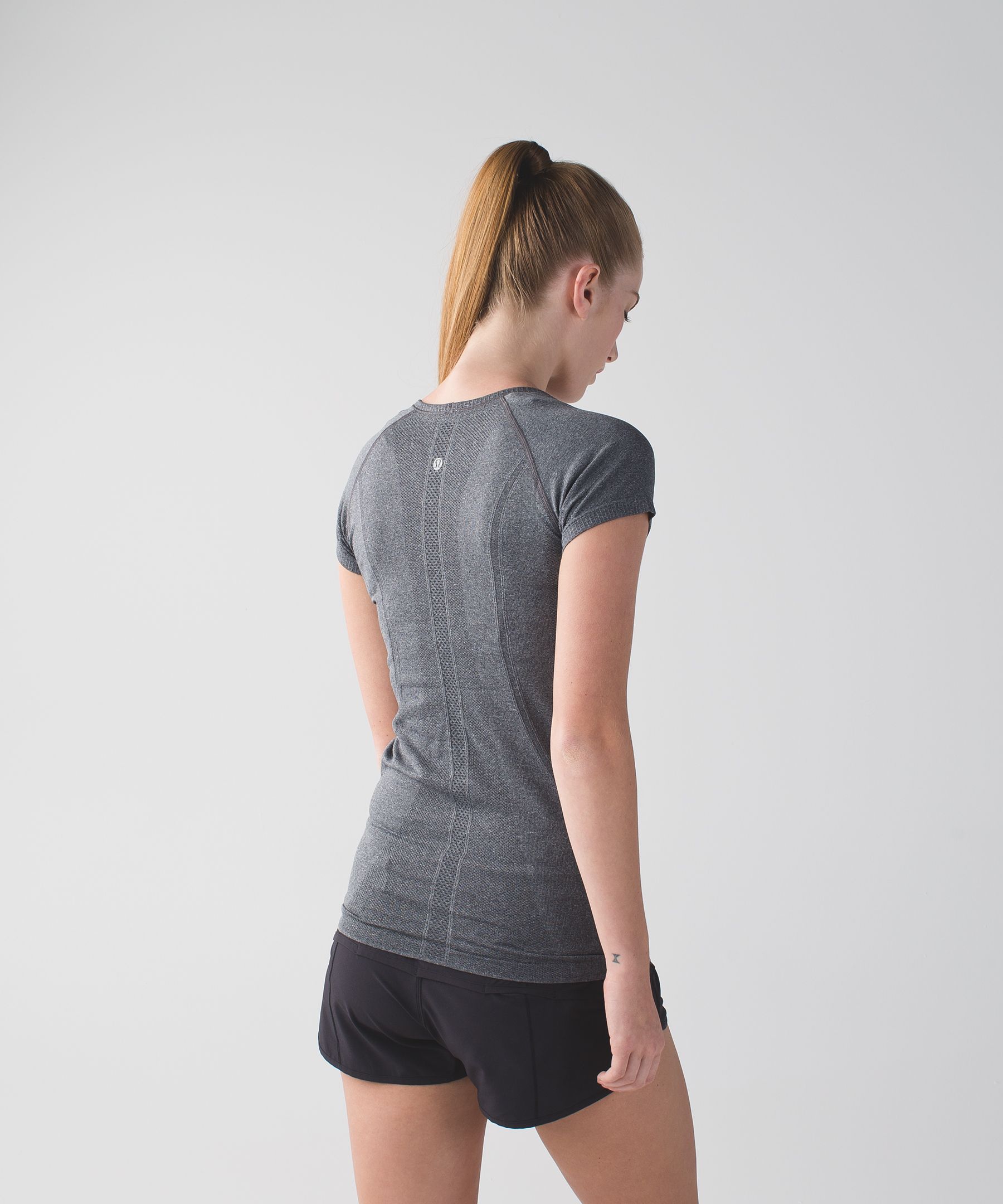 RUN:Swiftly Tech V Neck