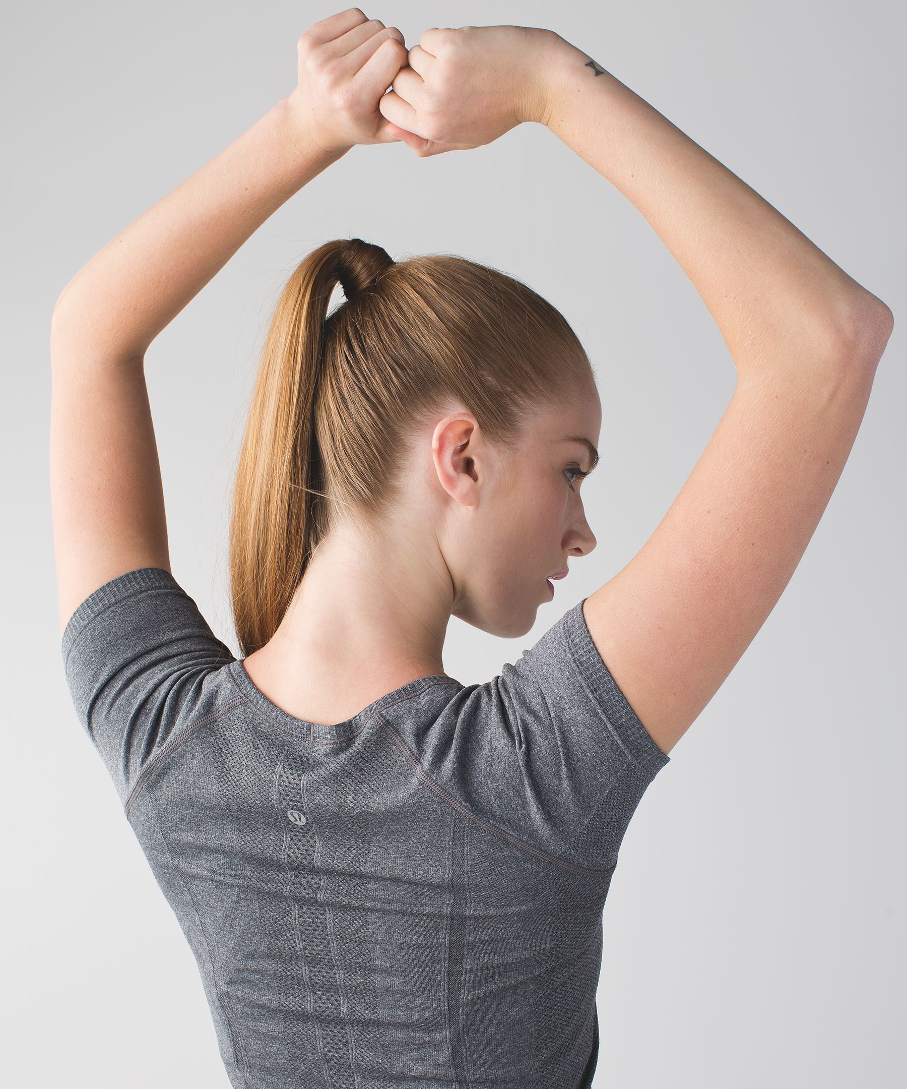 RUN:Swiftly Tech V Neck