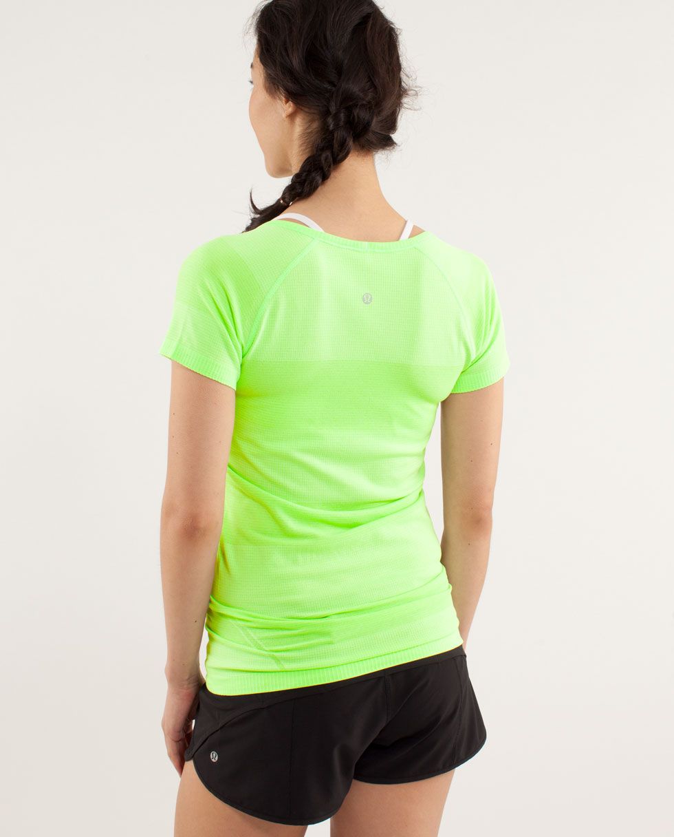 RUN:Swiftly Tech V Neck*Bold