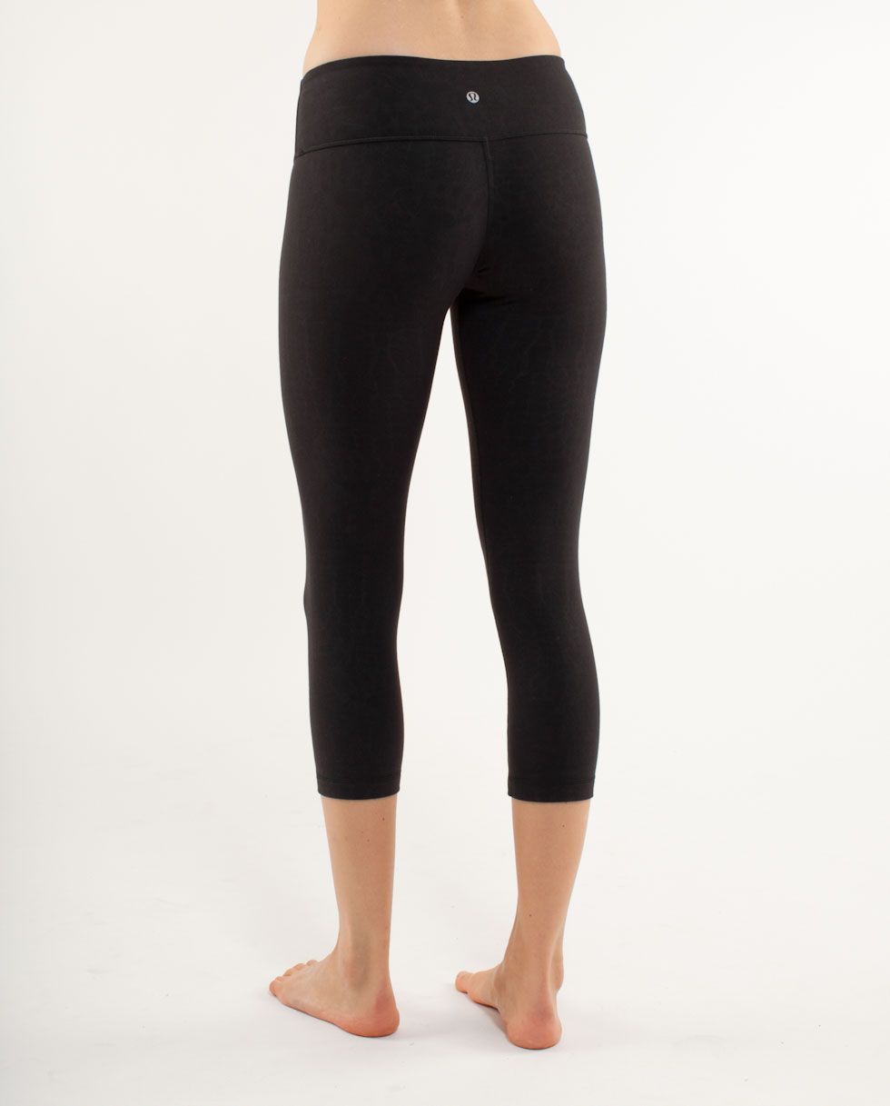 Wunder Under Crop

size 10 
color black glacier ice