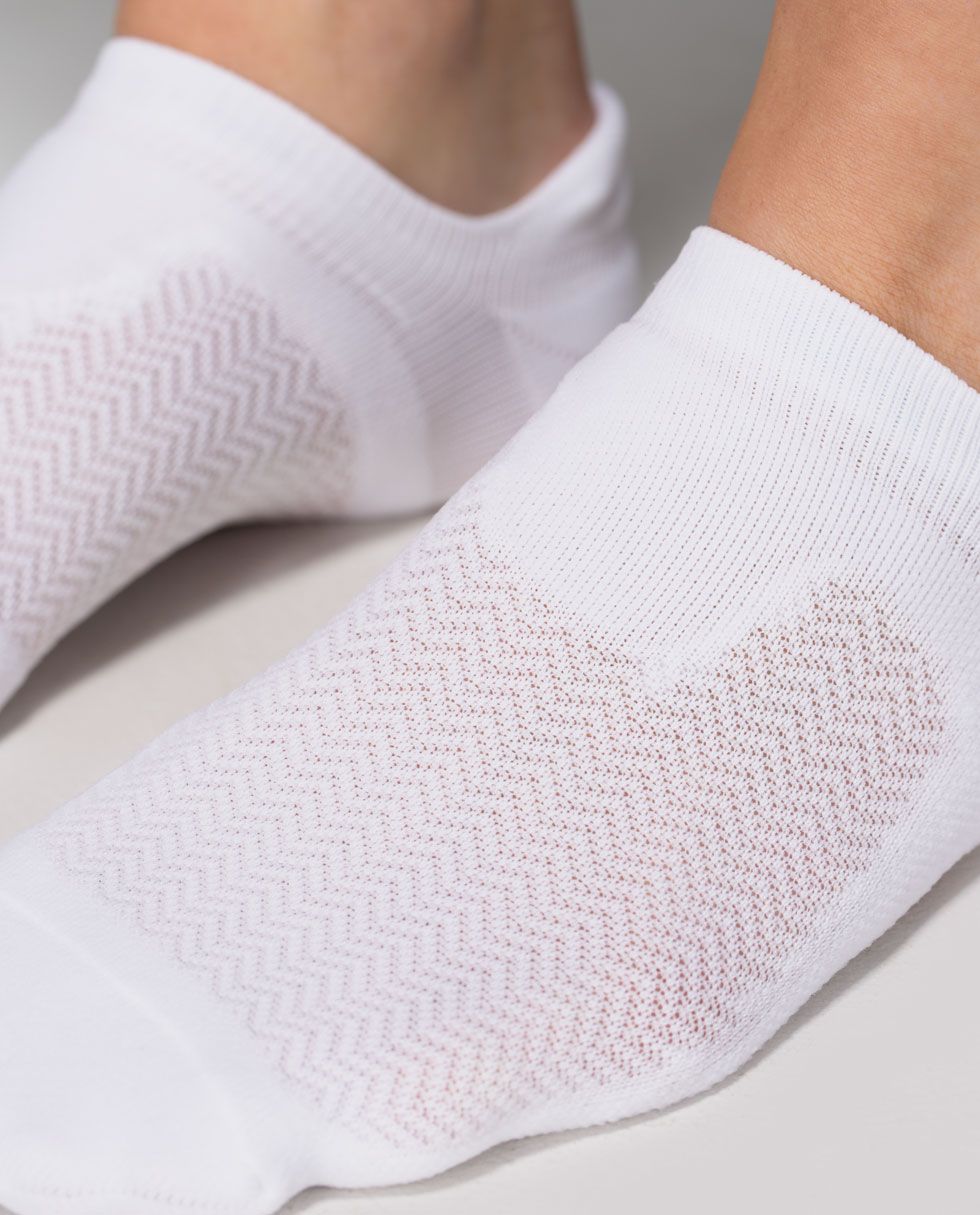 W Ultimate No Show Run Sock