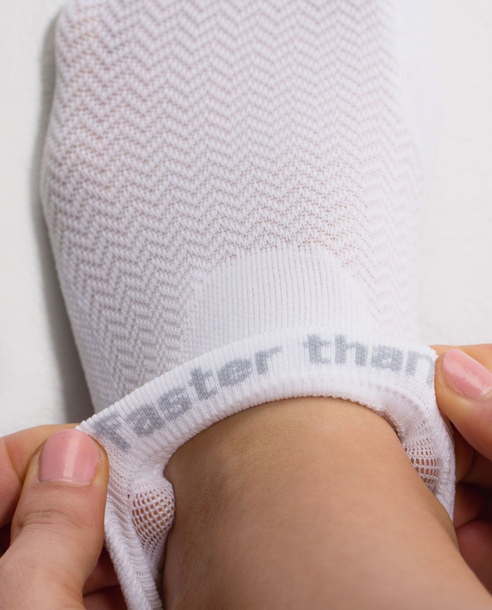 W Ultimate No Show Run Sock