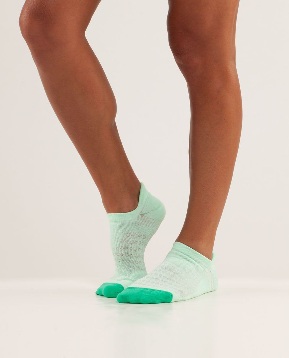 W Ultimate No Show Run Sock