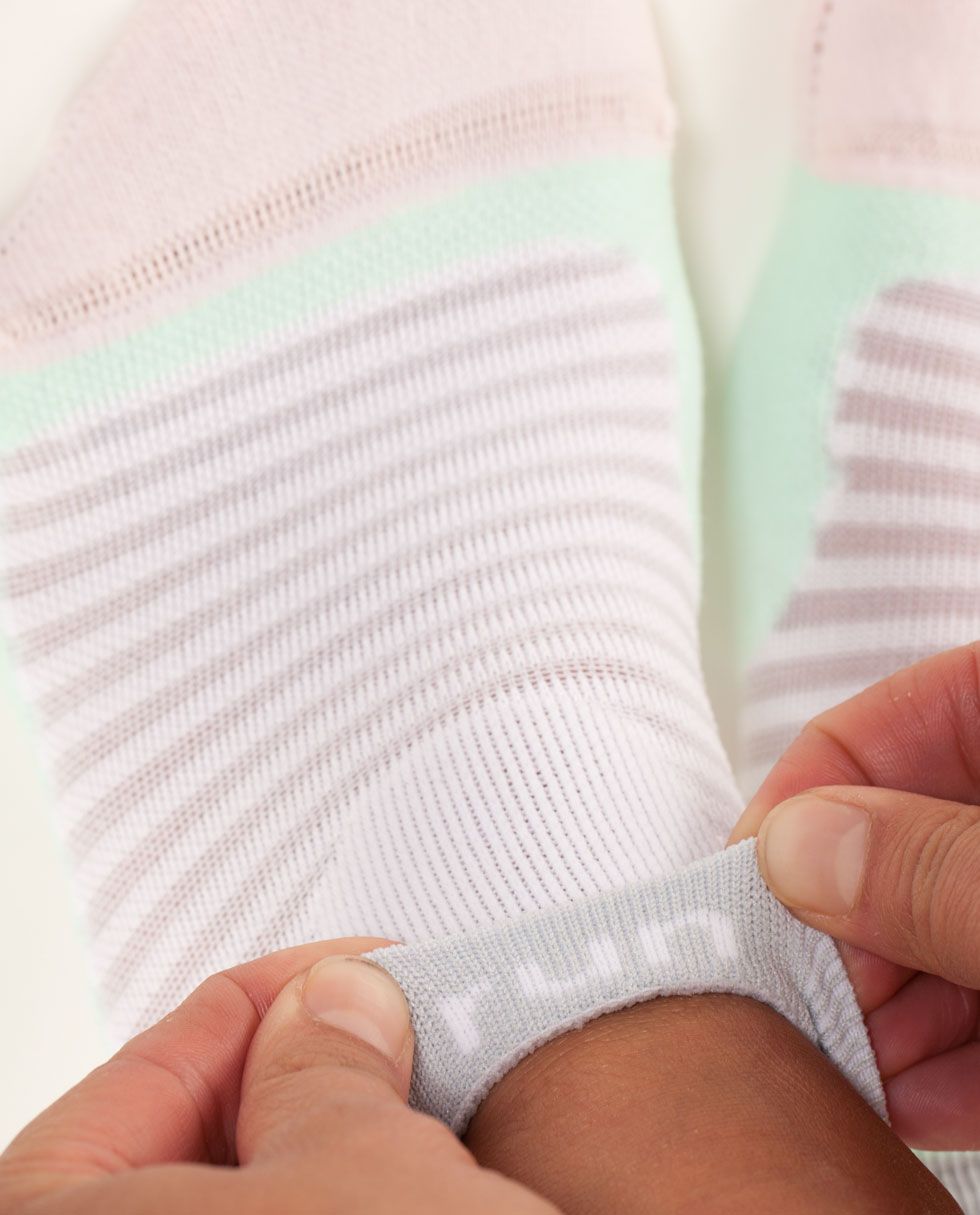 W Ultimate No Show Run Sock