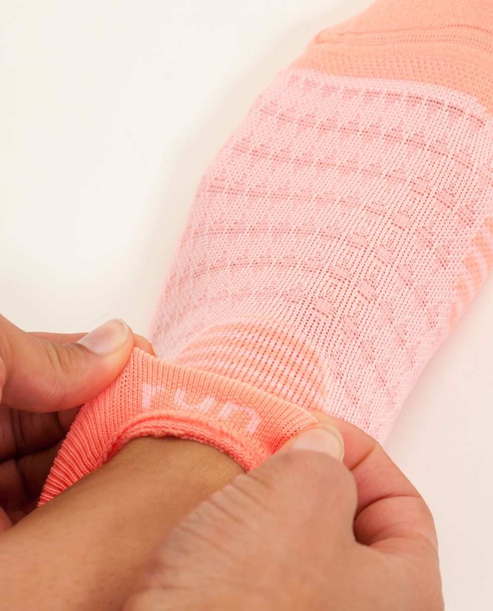 W Ultimate No Show Run Sock