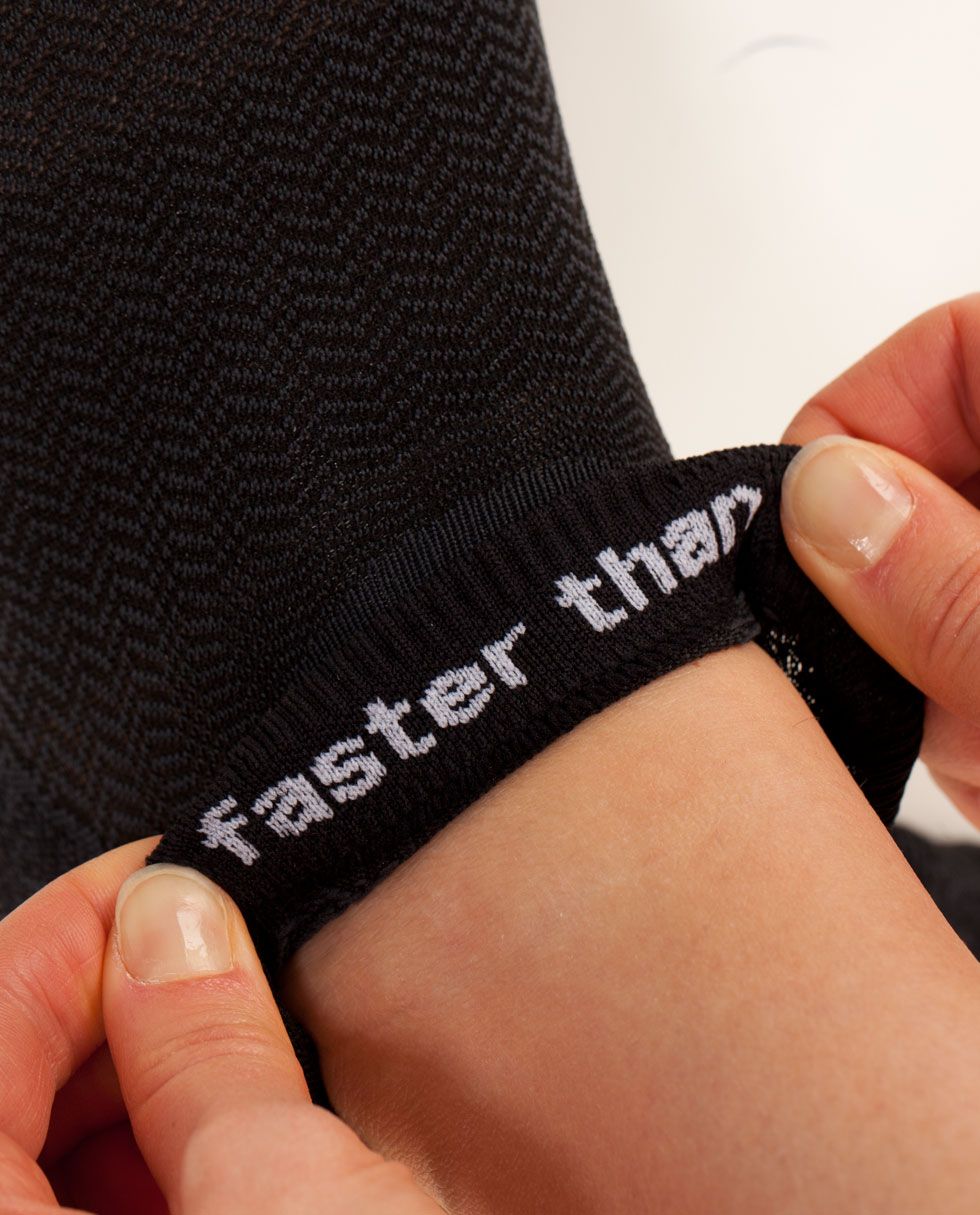 W Ultimate Padded Run Sock