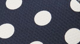 Polo de secado r&aacute;pido y manga corta con bastilla recta *Logo