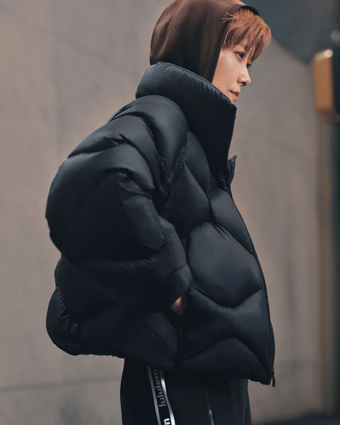 Chris Lee, lululemon Ambassador in the Featherweight Cropped Quilted Puffer in Black.