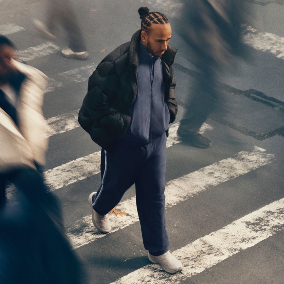 Lewis Hamilton, lululemon Ambassador, in the Featherweight Stand-Neck Quilted Puffer in Black.
