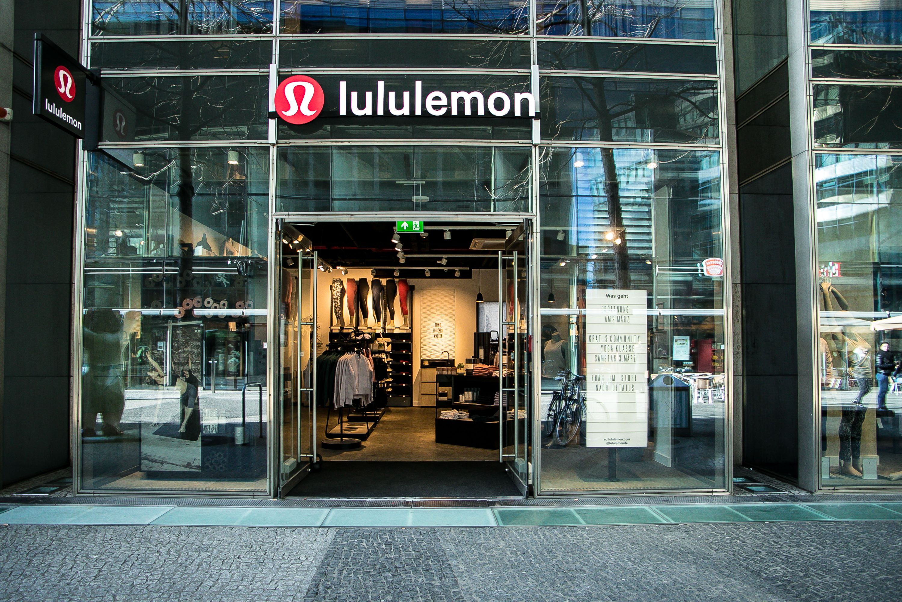lululemon arrowhead mall