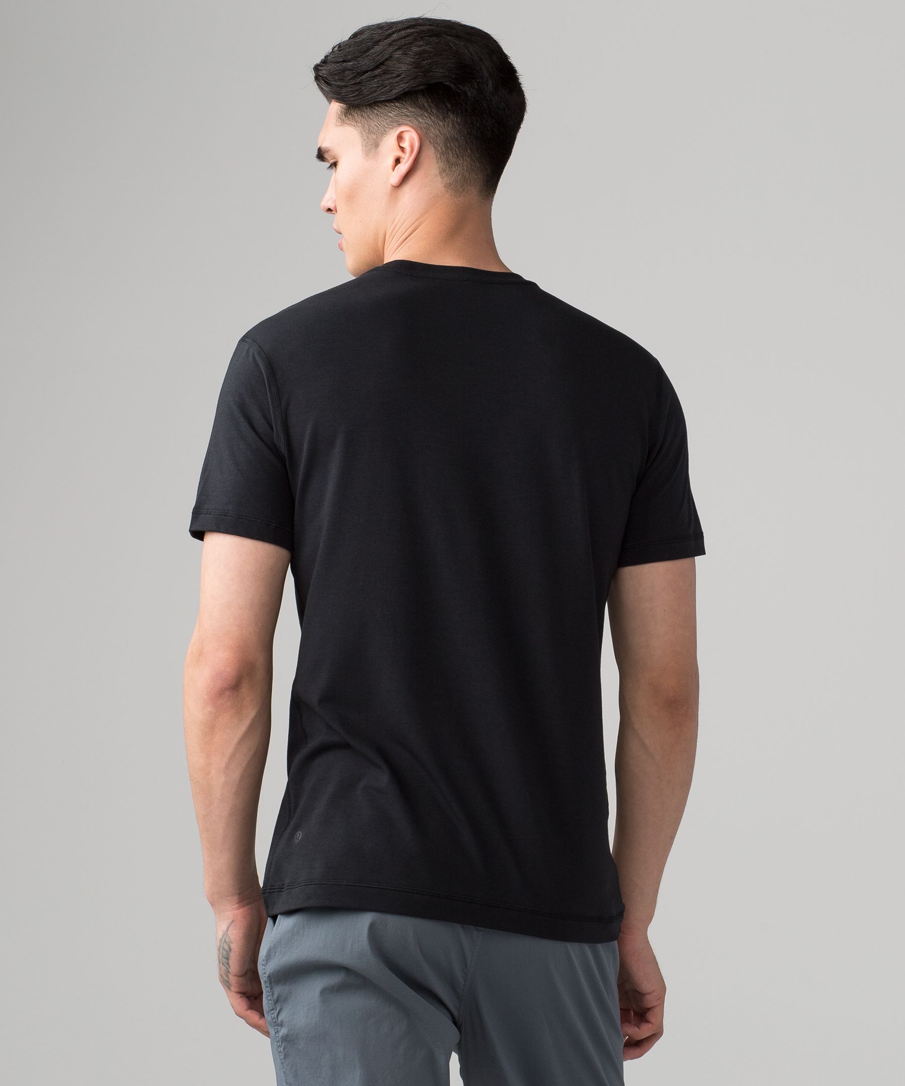 EUC lululemon men's 5 year basic V L black