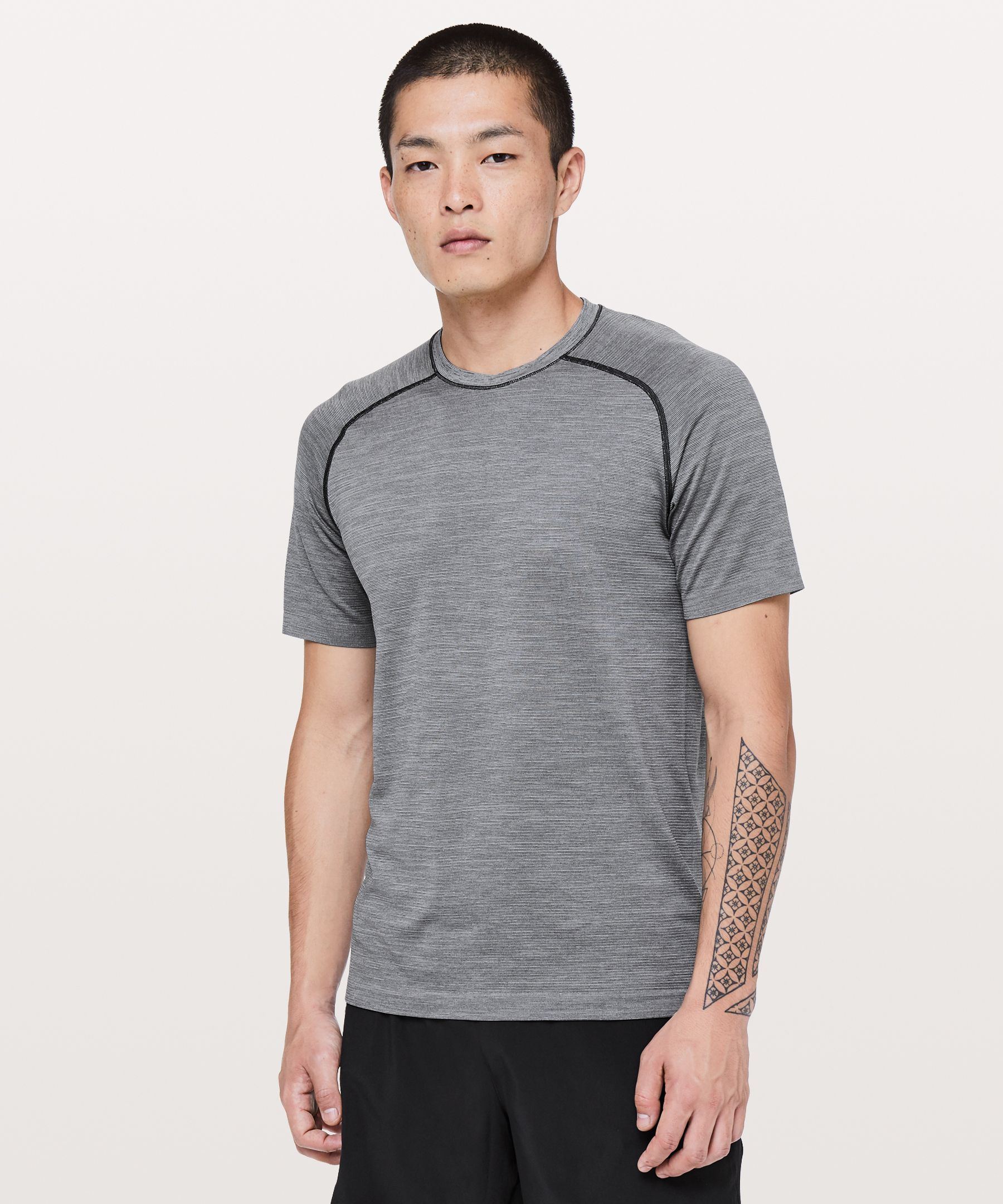  Lululemon Mens Metal Vent Tech Short Sleeve Shirt (Deep Coal  Black, M) : Clothing, Shoes & Jewelry