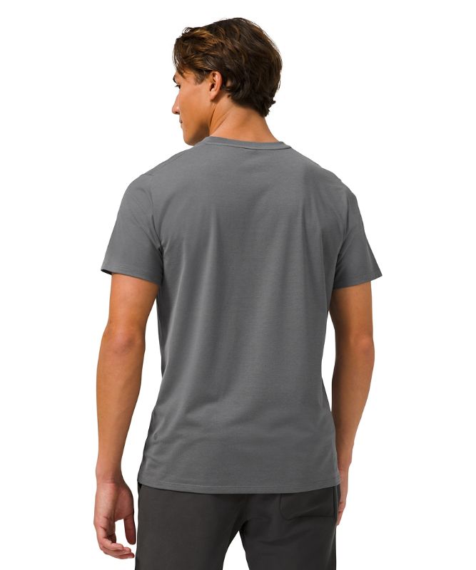 The Fundamental T-Shirt mit V-Ausschnitt