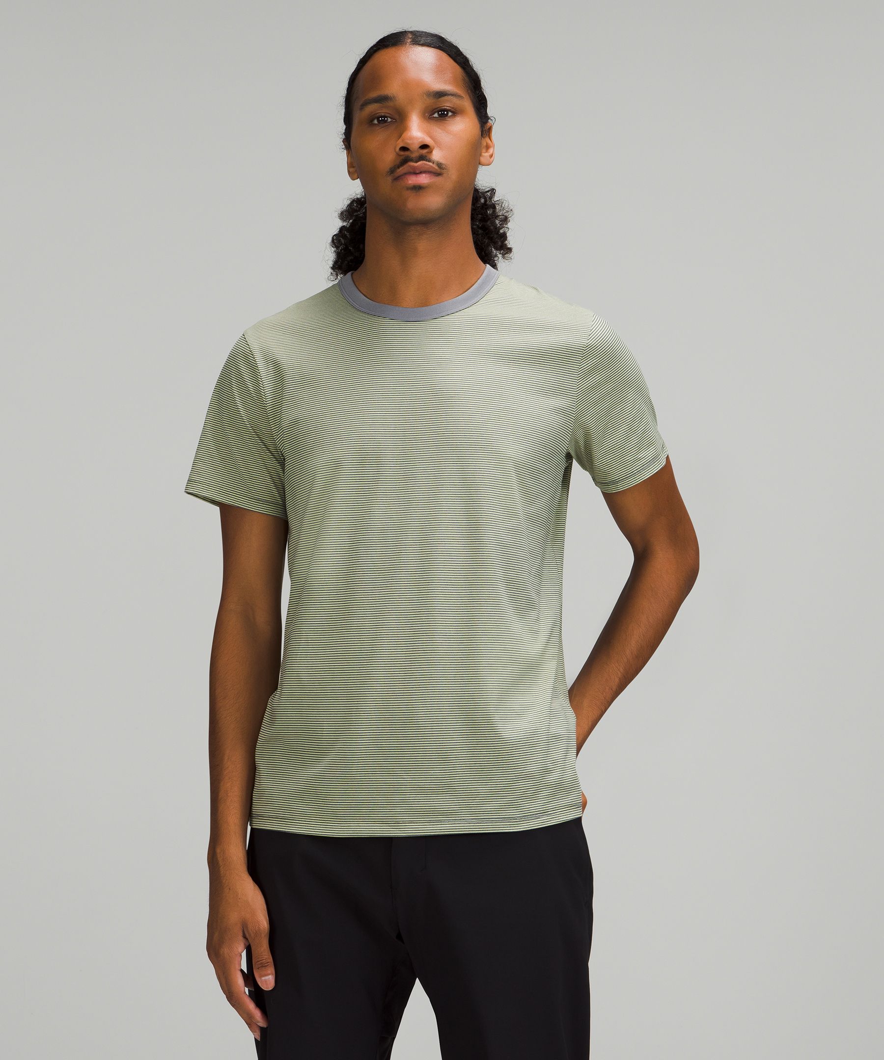 Does Anyone Have Their Fundamental T-Shirts Collars Folding? : r/lululemon