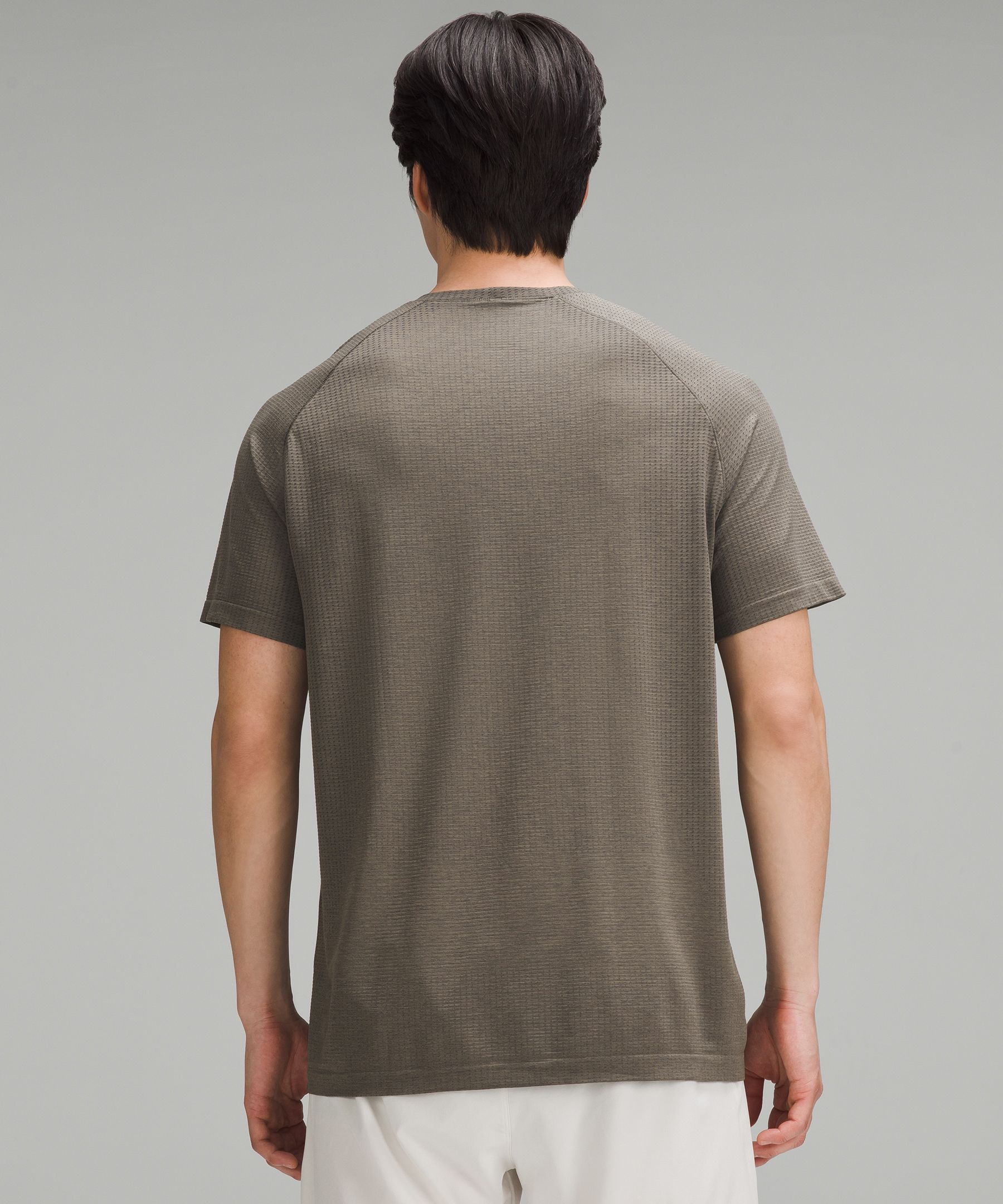  Lululemon Mens Metal Vent Tech Short Sleeve Shirt (Deep Coal  Black, M) : Clothing, Shoes & Jewelry