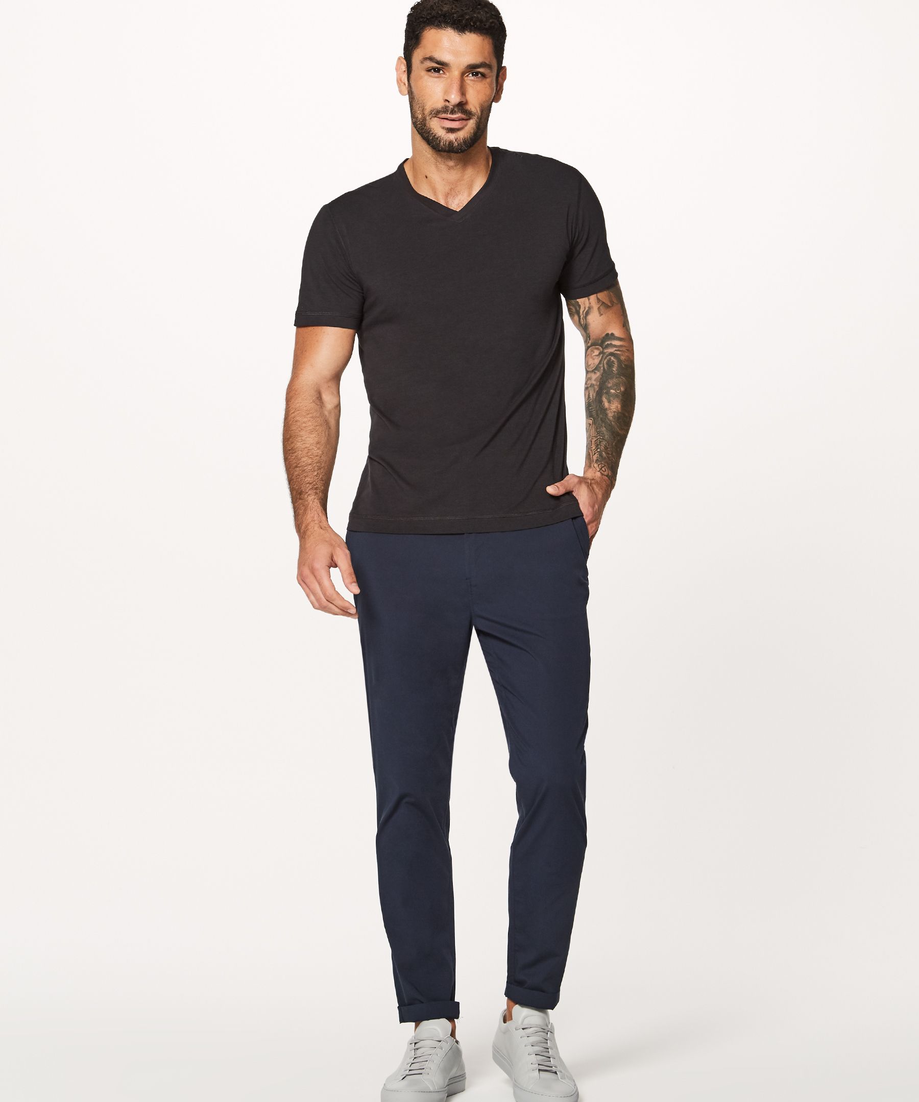 Lululemon 5 Year Basic V In Black