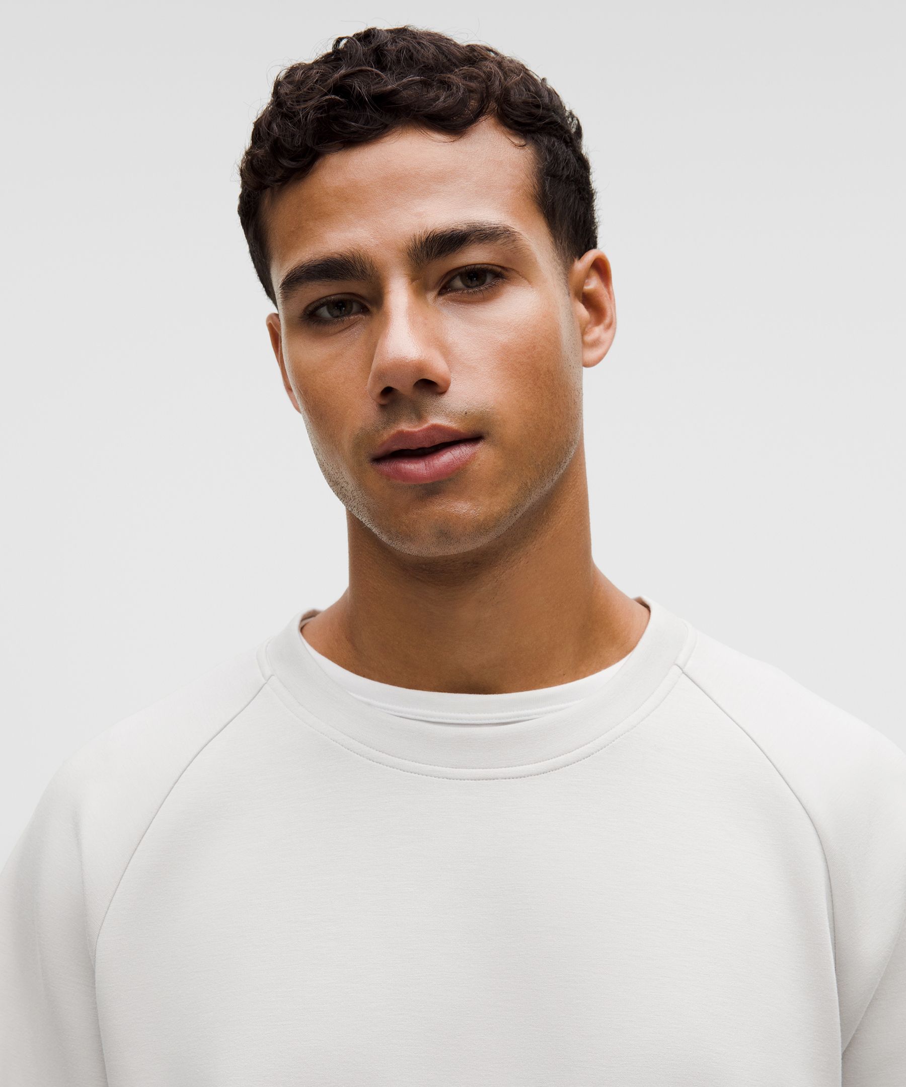 Smooth Spacer Classic-Fit Crew