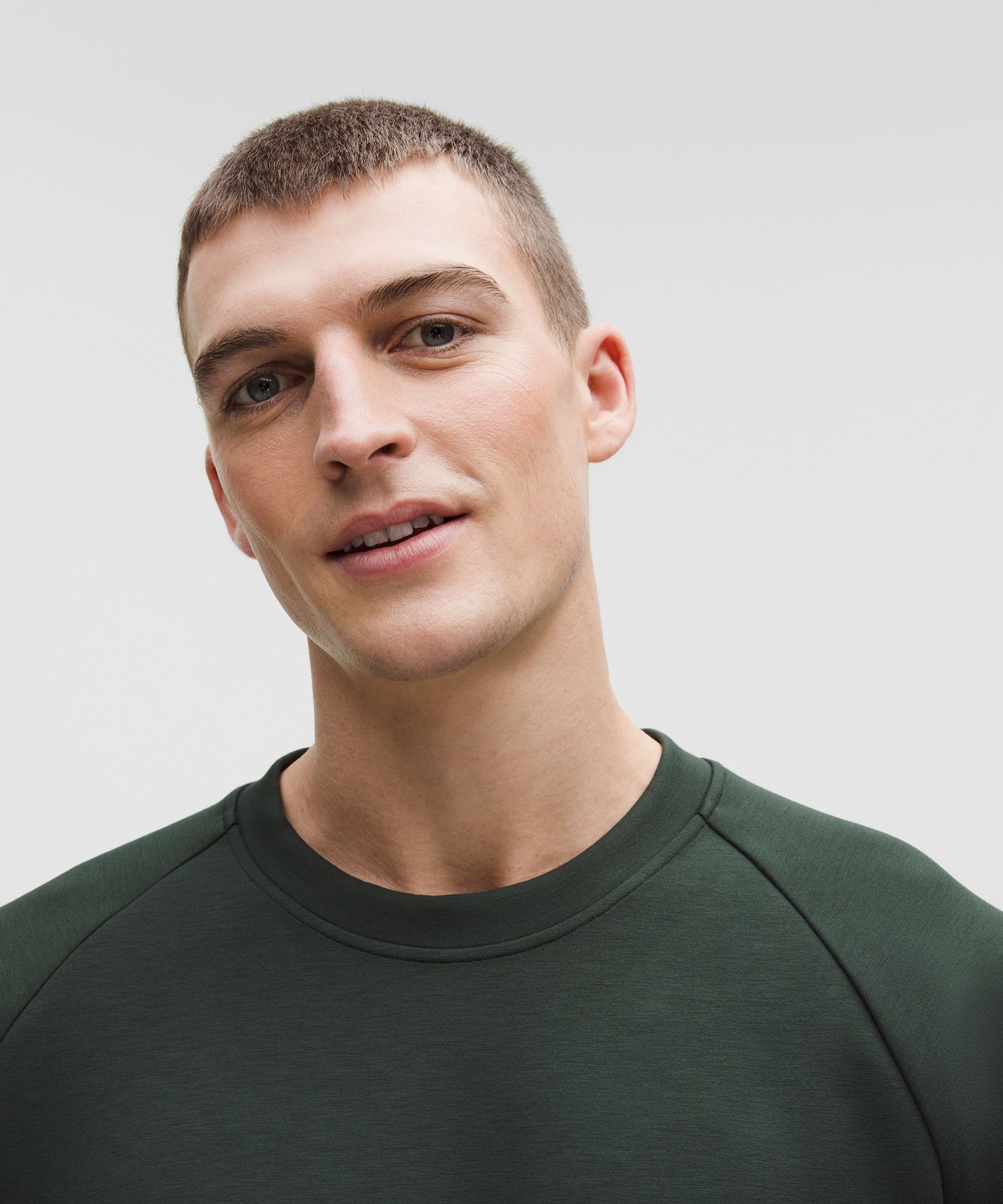 Smooth Spacer Classic-Fit Crew