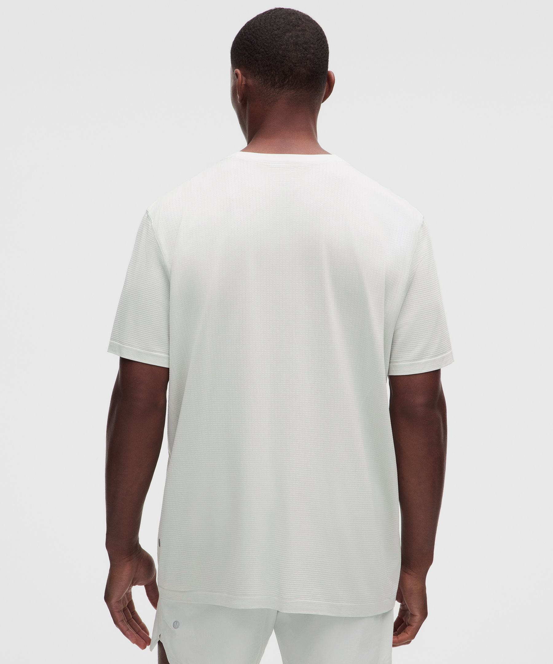 T-shirt Metal Vent Tech coupe d&eacute;contract&eacute;e