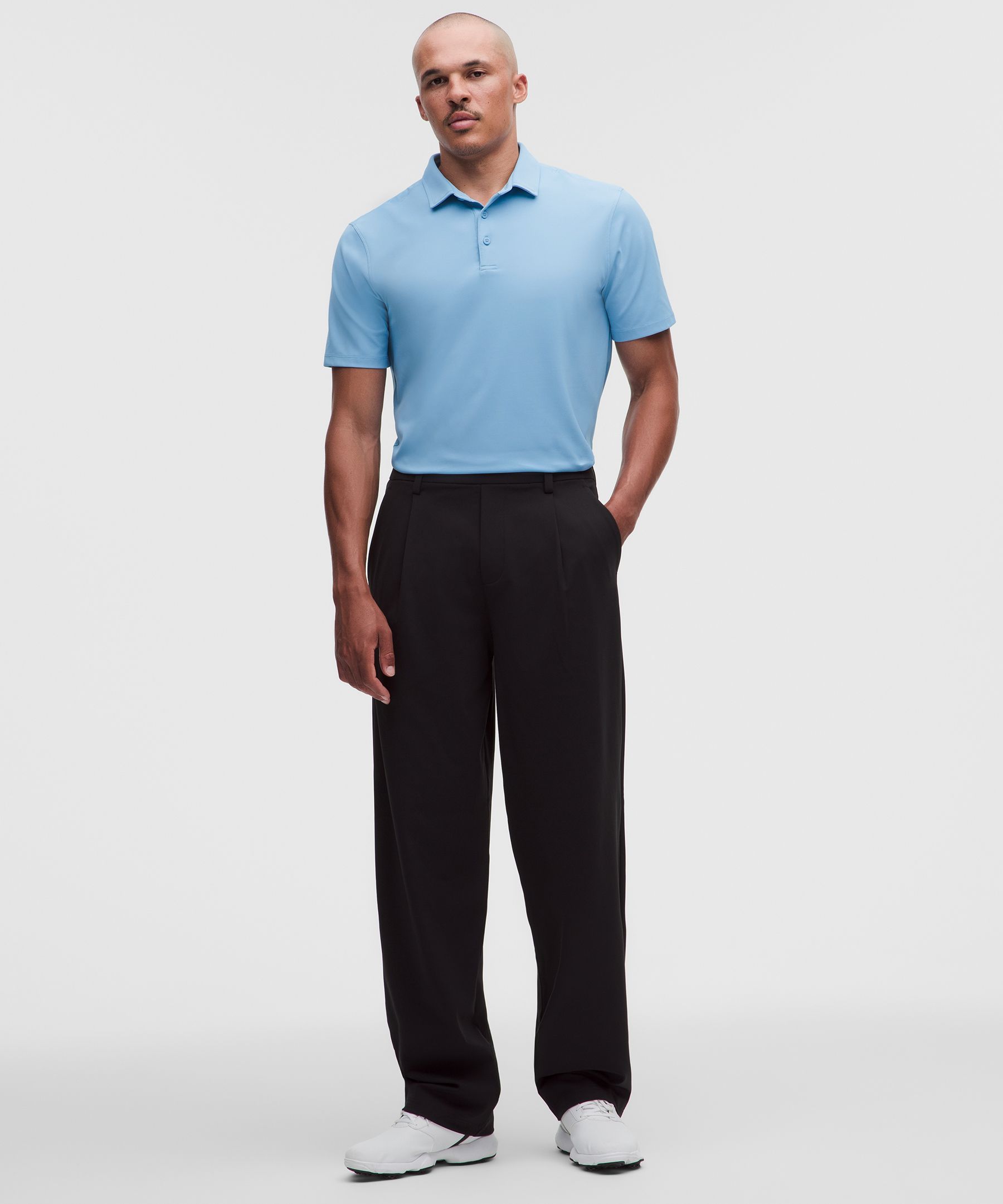 Polo ShowZero&trade; de corte slim para hombre