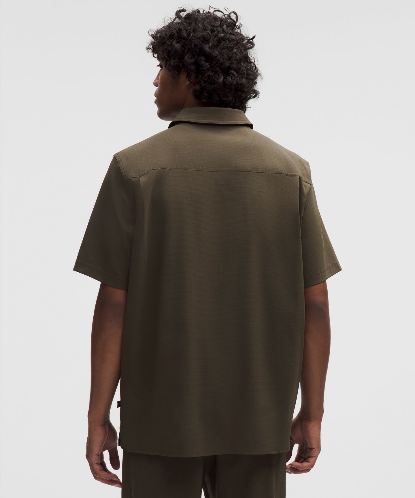 Мужская рубашка Lululemon Ripstop Classic-Fit Short-Sleeve Shirt, цвет: Оливковый коричневый — фото 3