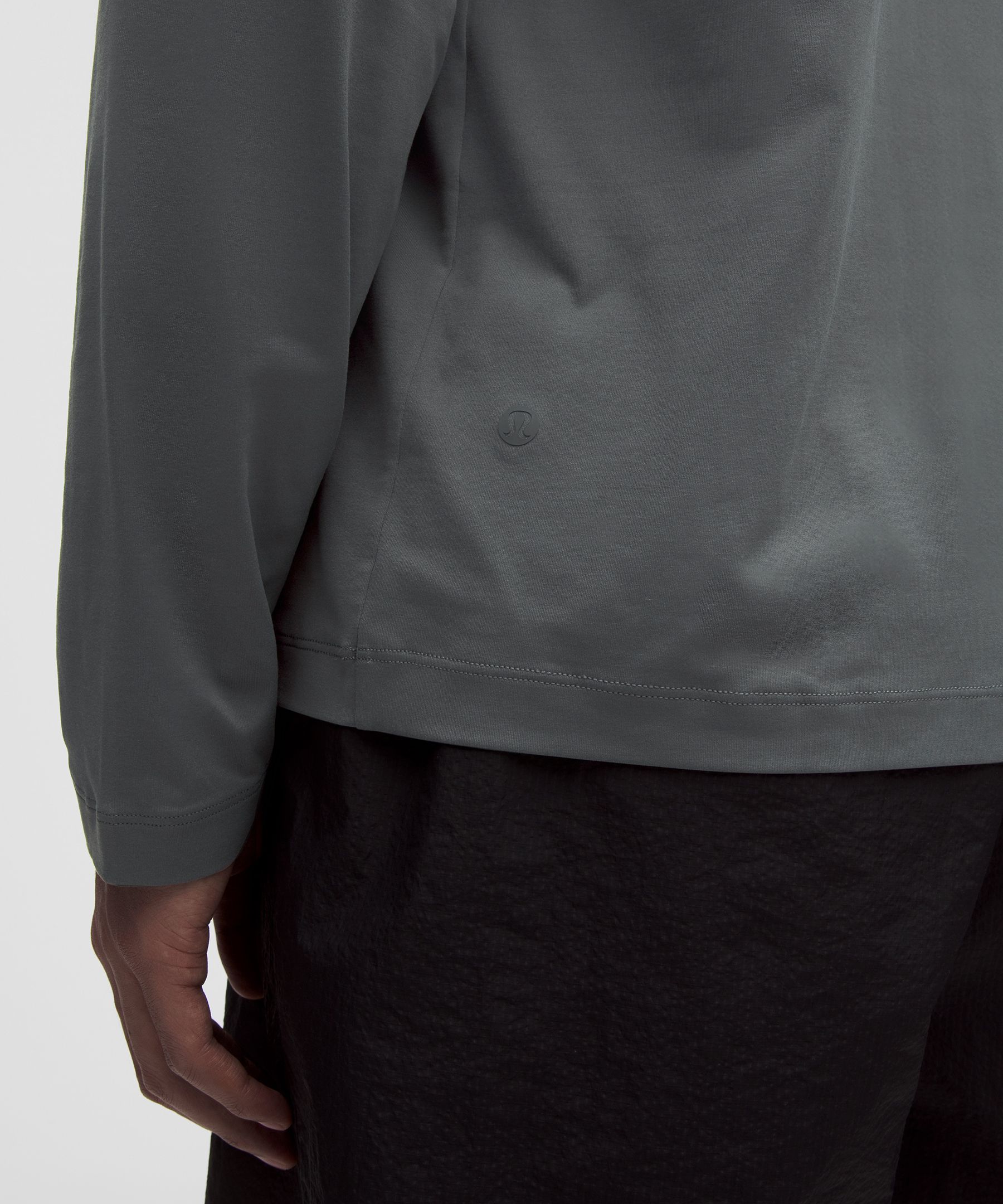 Camiseta de manga larga con capucha y protecci&oacute;n UV