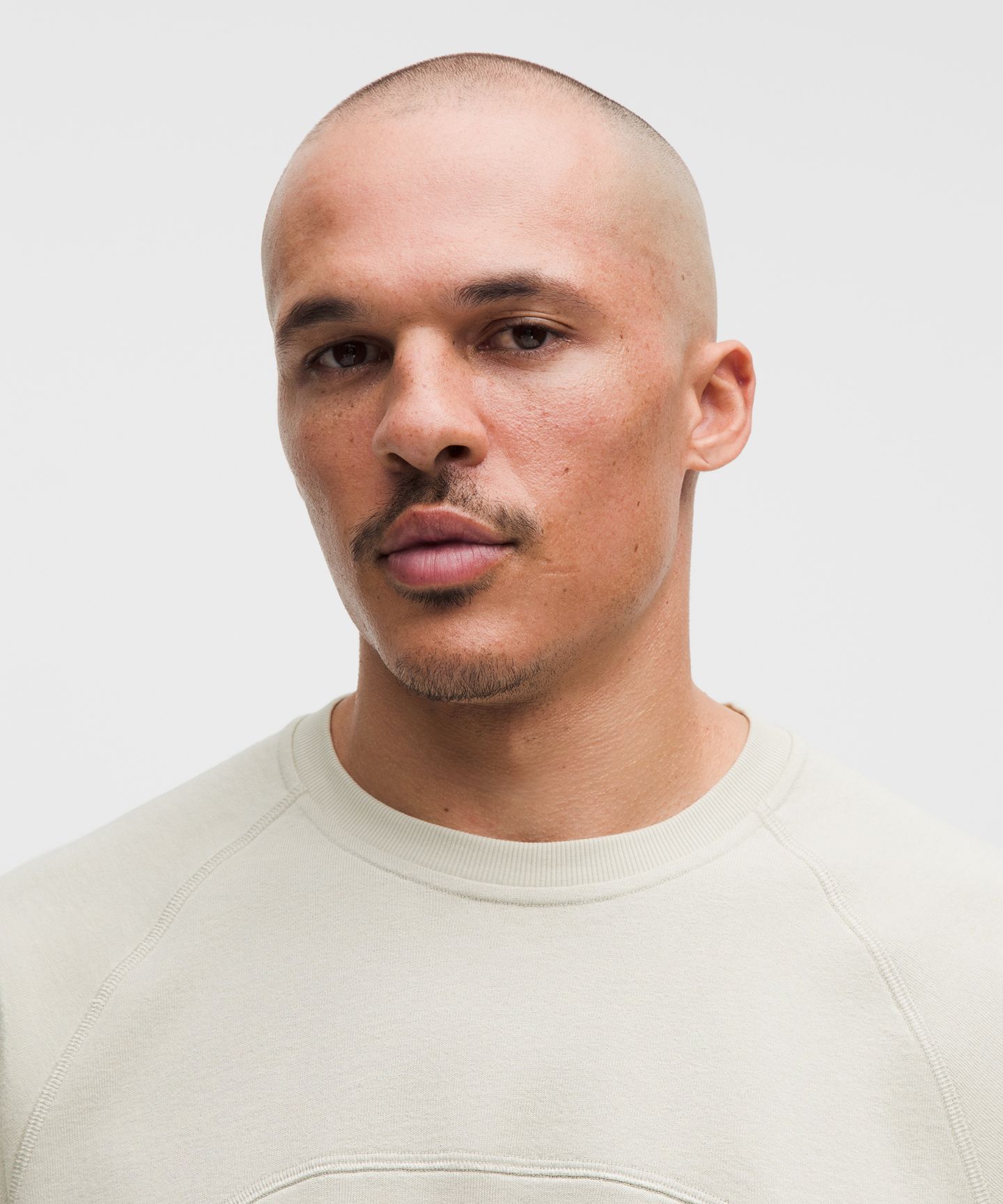Мужская рубашка Lululemon Organic Cotton-Blend Jersey Short-Sleeve Shirt *Slnsh Collection, цвет: Берёзовый бежевый — фото 4
