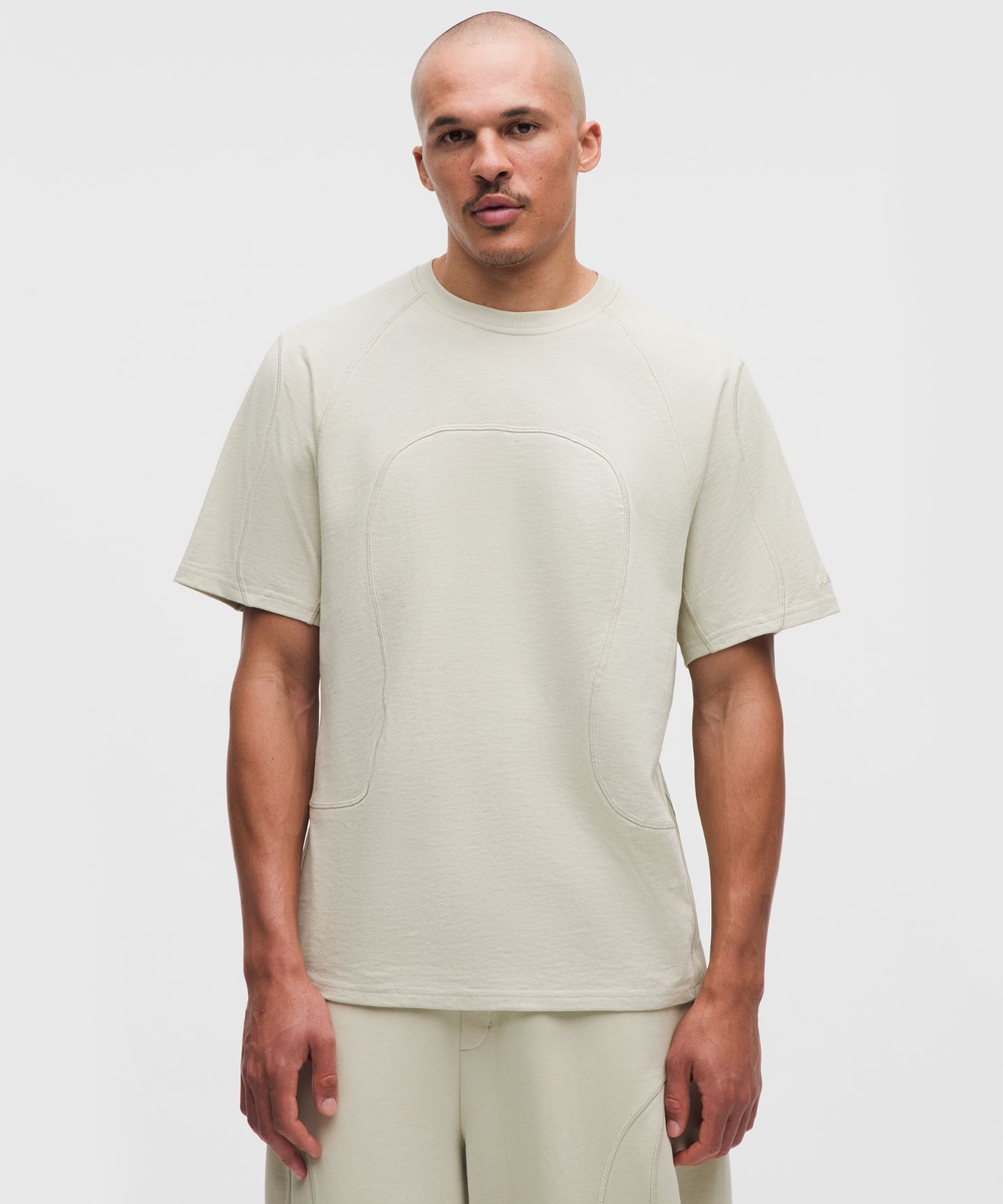 Мужская рубашка Lululemon Organic Cotton-Blend Jersey Short-Sleeve Shirt *Slnsh Collection, цвет: Берёзовый бежевый — фото 7