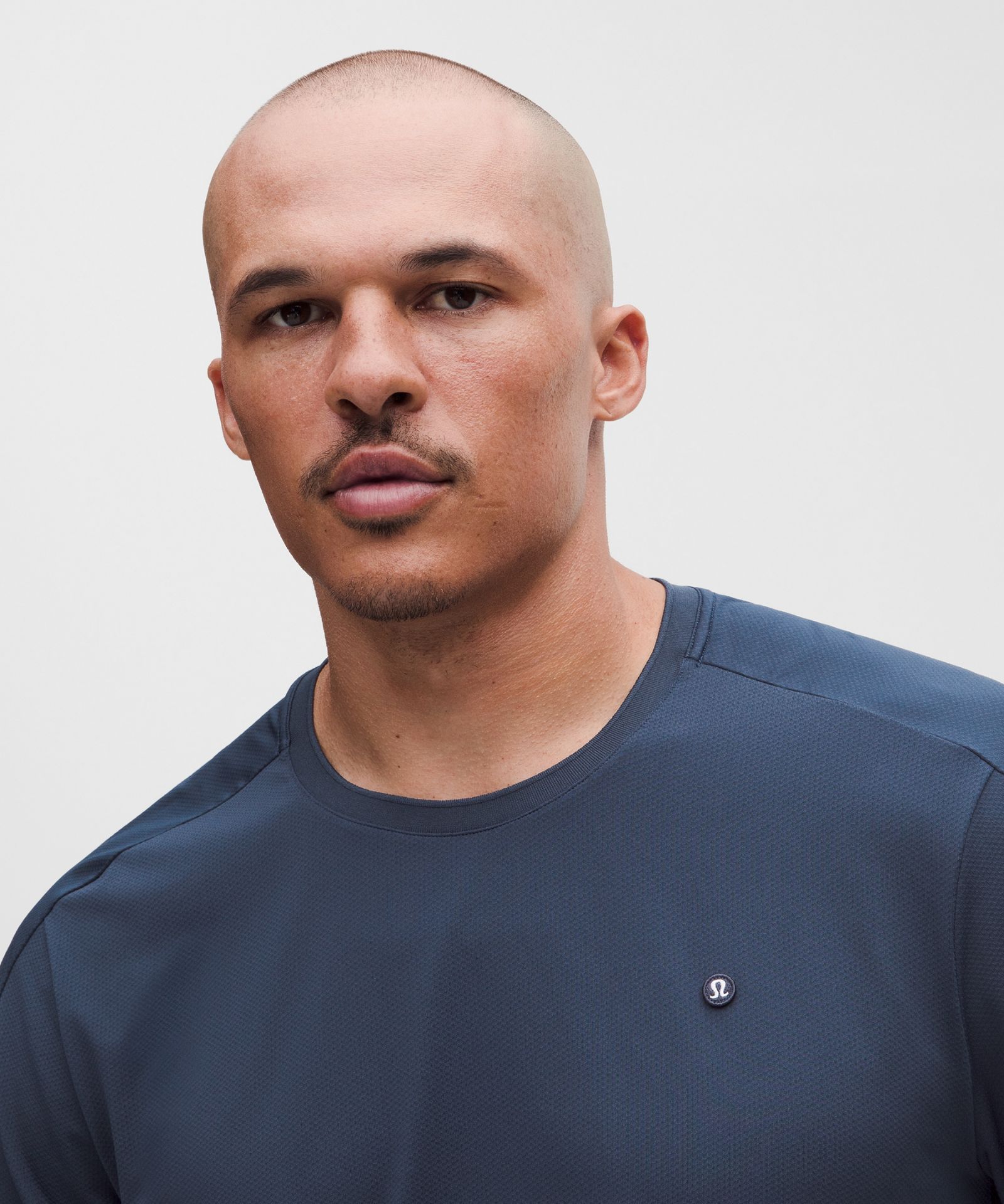 Мужская теннисная рубашка Lululemon UV-Protective с сетчатыми вставками — фото 4