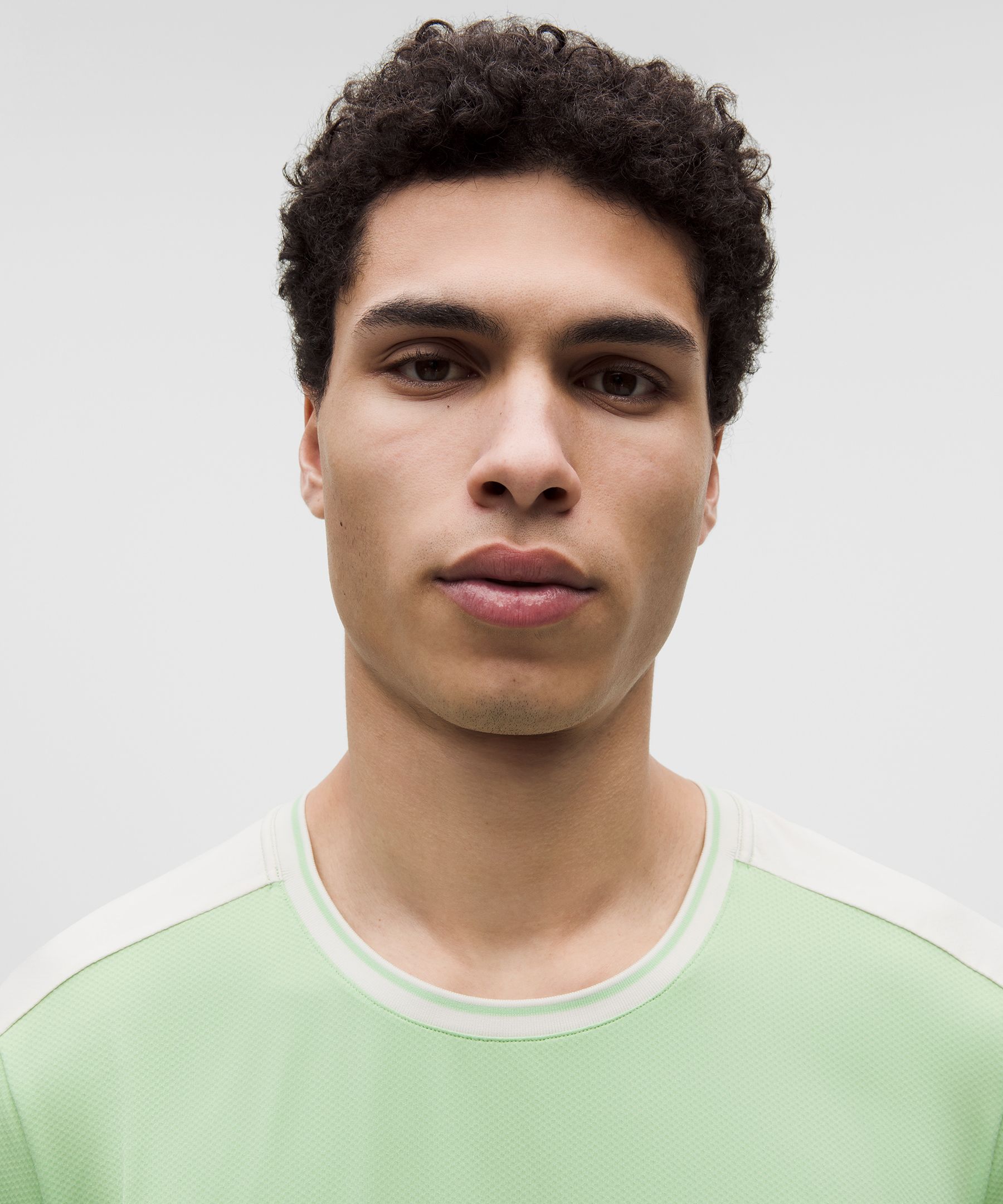 Tennisshirt mit Mesh-Einsatz und UV-Schutz