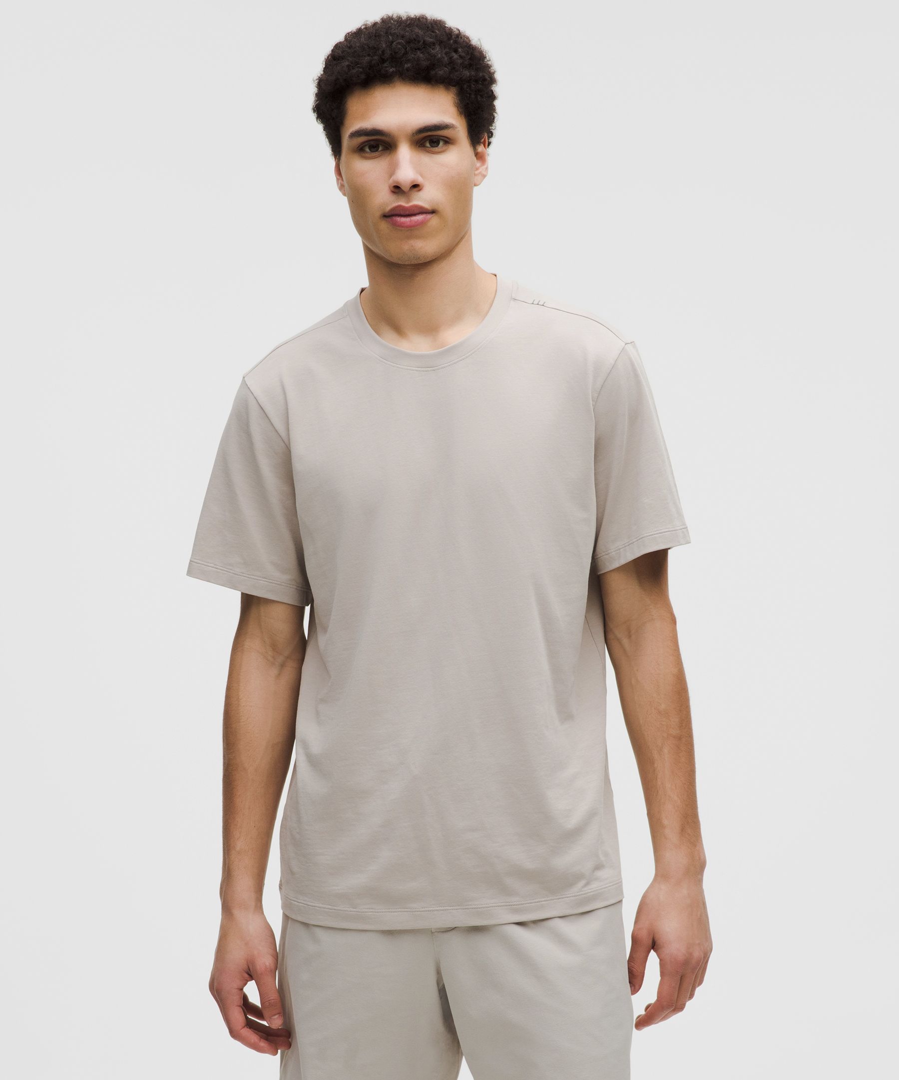 ルルレモン Fundamental VネックTシャツ | Tシャツ | Lululemon JP