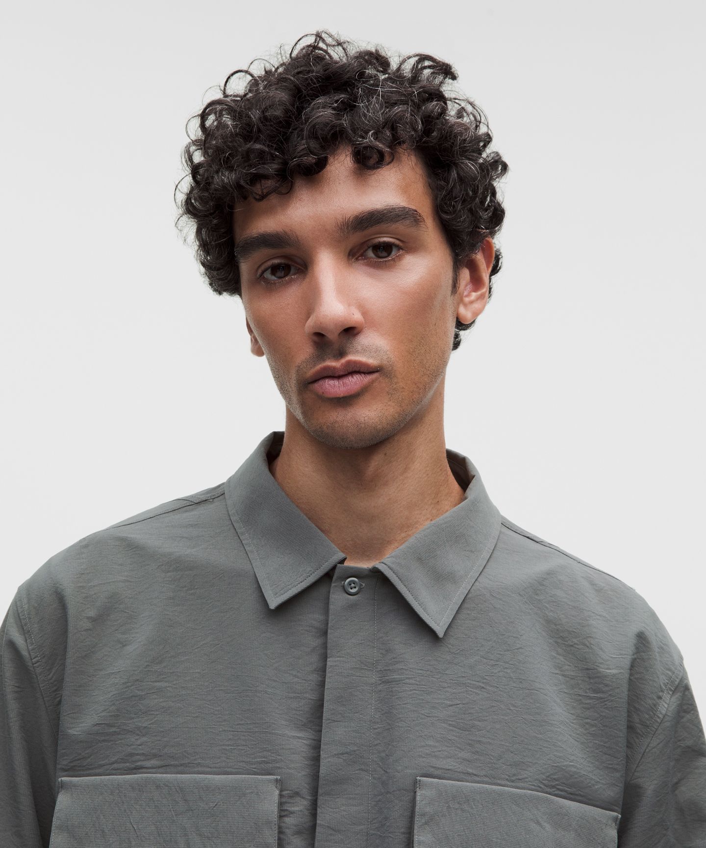 Мужская рубашка Lululemon Ultralight WovenAir Long-Sleeve Shirt, цвет: Оникс серый — фото 4