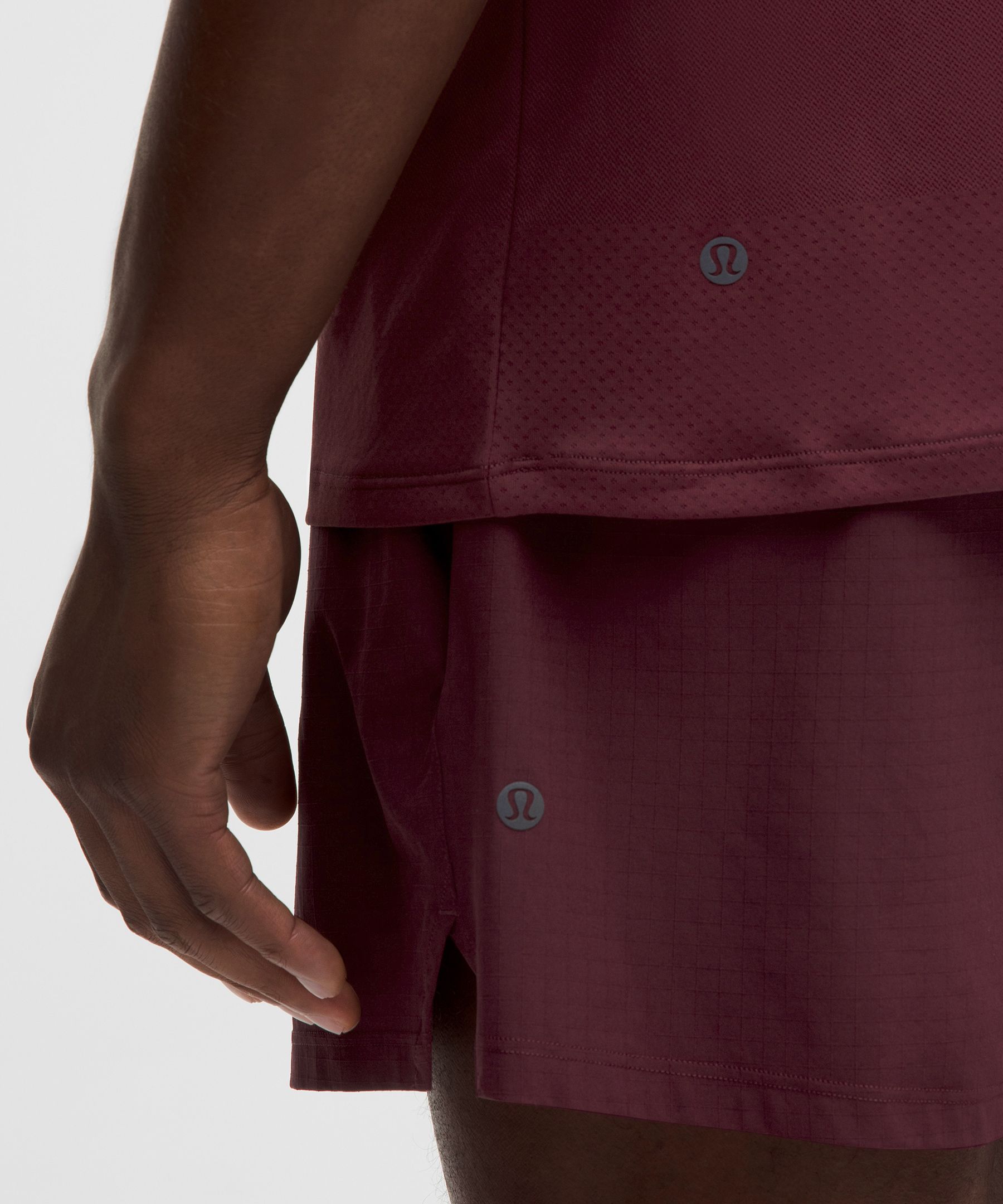 Men's Fast and Free Short-Sleeve Shirt *Perforated Stripe