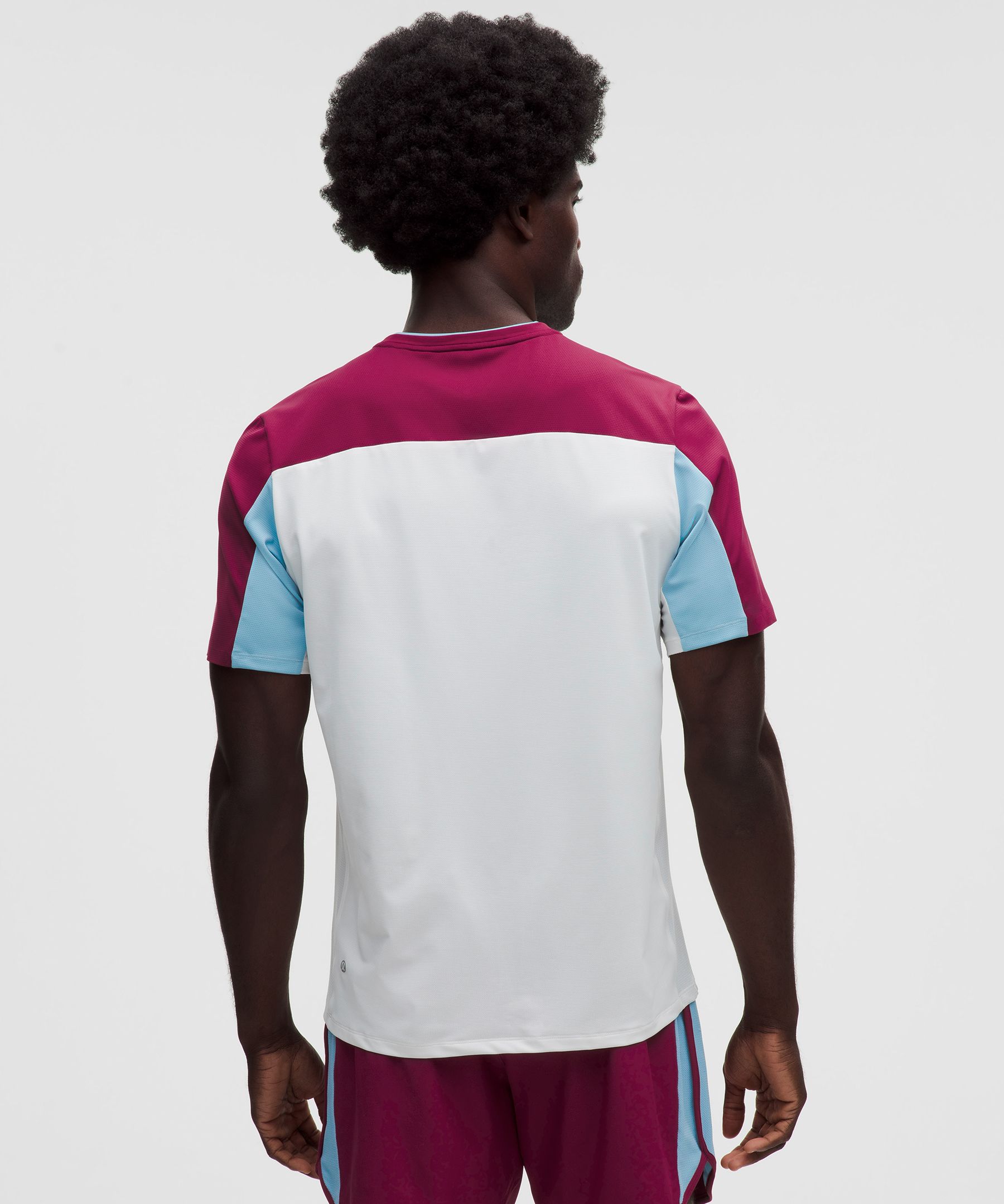 Piqu&eacute;-Tennis-Kurzarmshirt mit Mesheins&auml;tzen