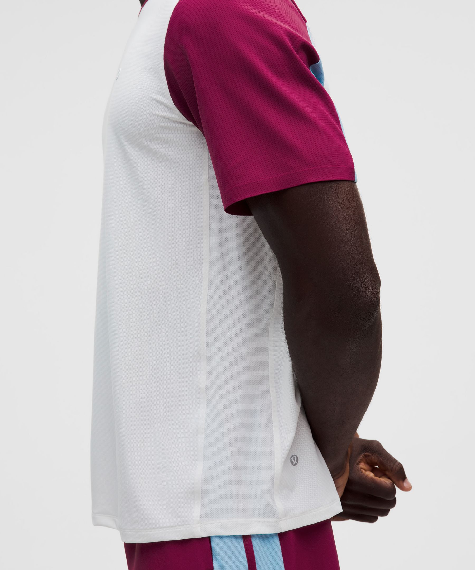 Piqu&eacute;-Tennis-Kurzarmshirt mit Mesheins&auml;tzen