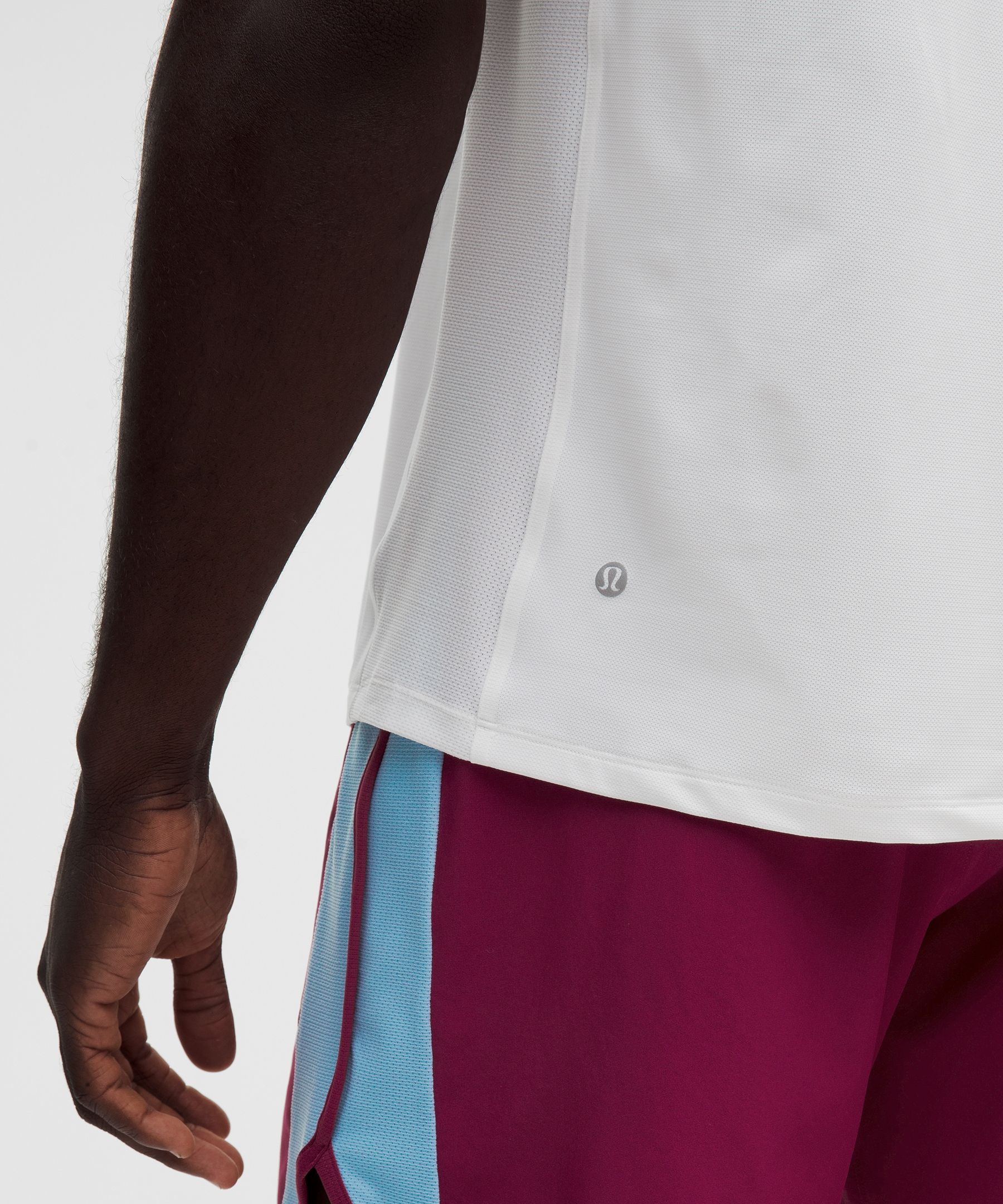 Piqu&eacute;-Tennis-Kurzarmshirt mit Mesheins&auml;tzen