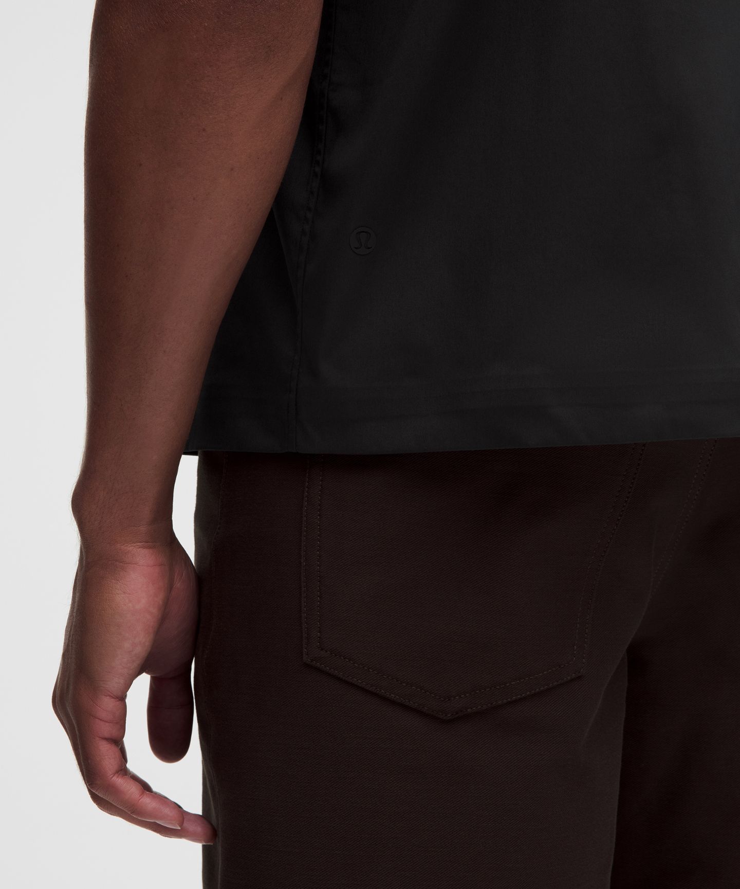 Мужская рубашка Lululemon Swift Twill Short-Sleeve Shirt, цвет: Чёрный — фото 5