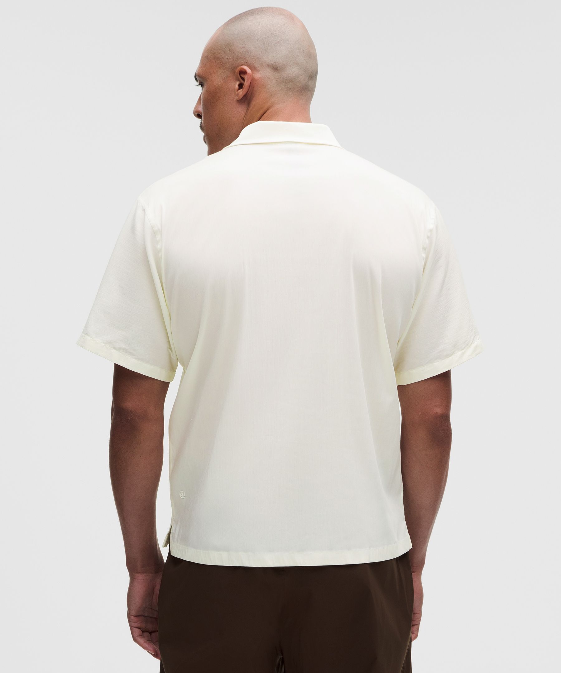 Chemise l&eacute;g&egrave;re &agrave; col cubain