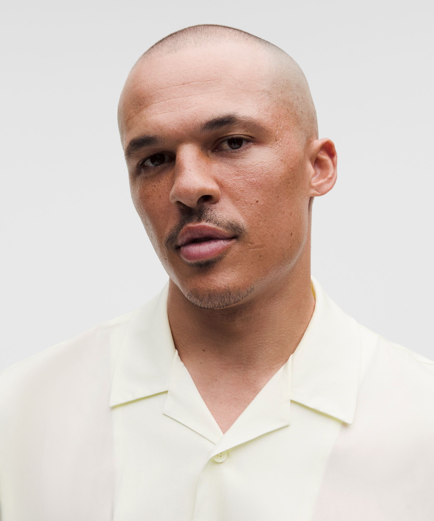 Chemise l&eacute;g&egrave;re &agrave; col cubain