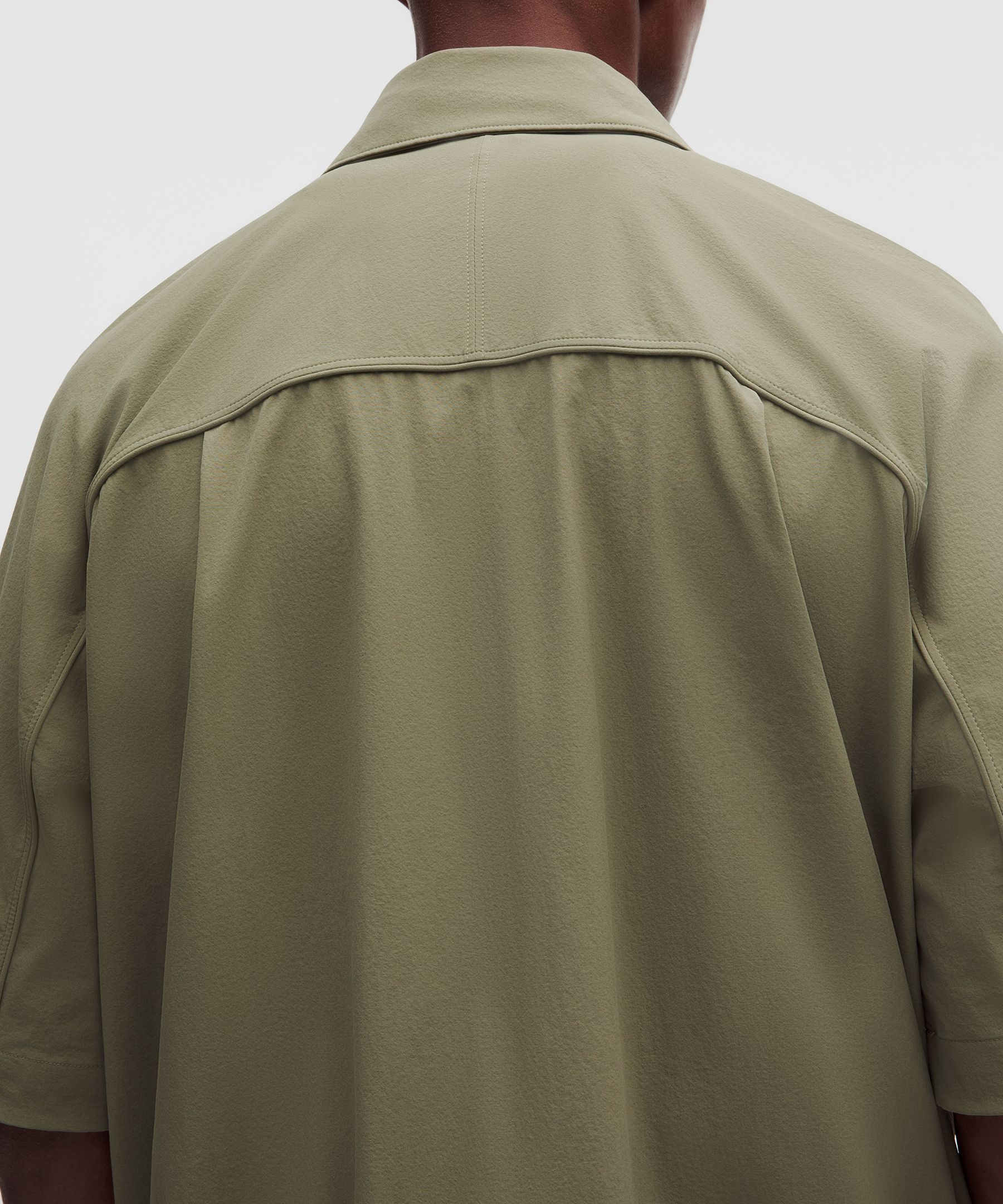 Stretch Woven ジップフロント半袖シャツ