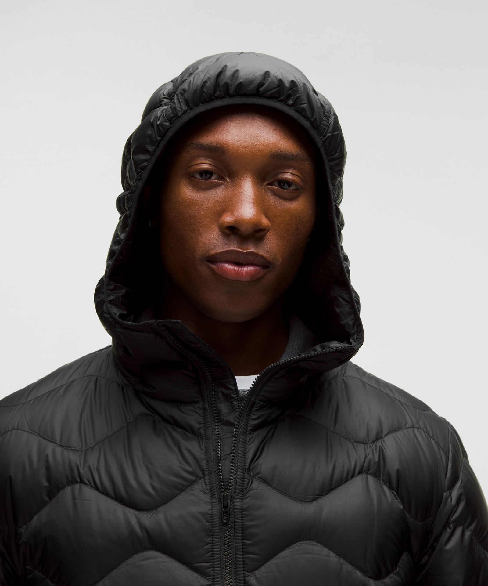 Мужская пуховая куртка с капюшоном Lululemon Featherweight 900-Down-Fill — фото 4