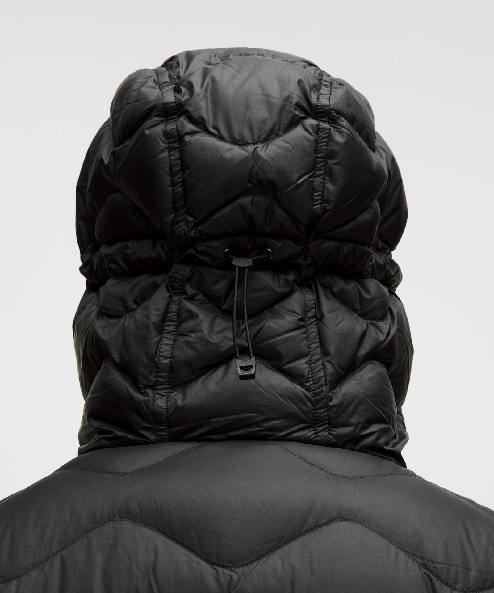 Мужская пуховая куртка с капюшоном Lululemon Featherweight 900-Down-Fill — фото 8