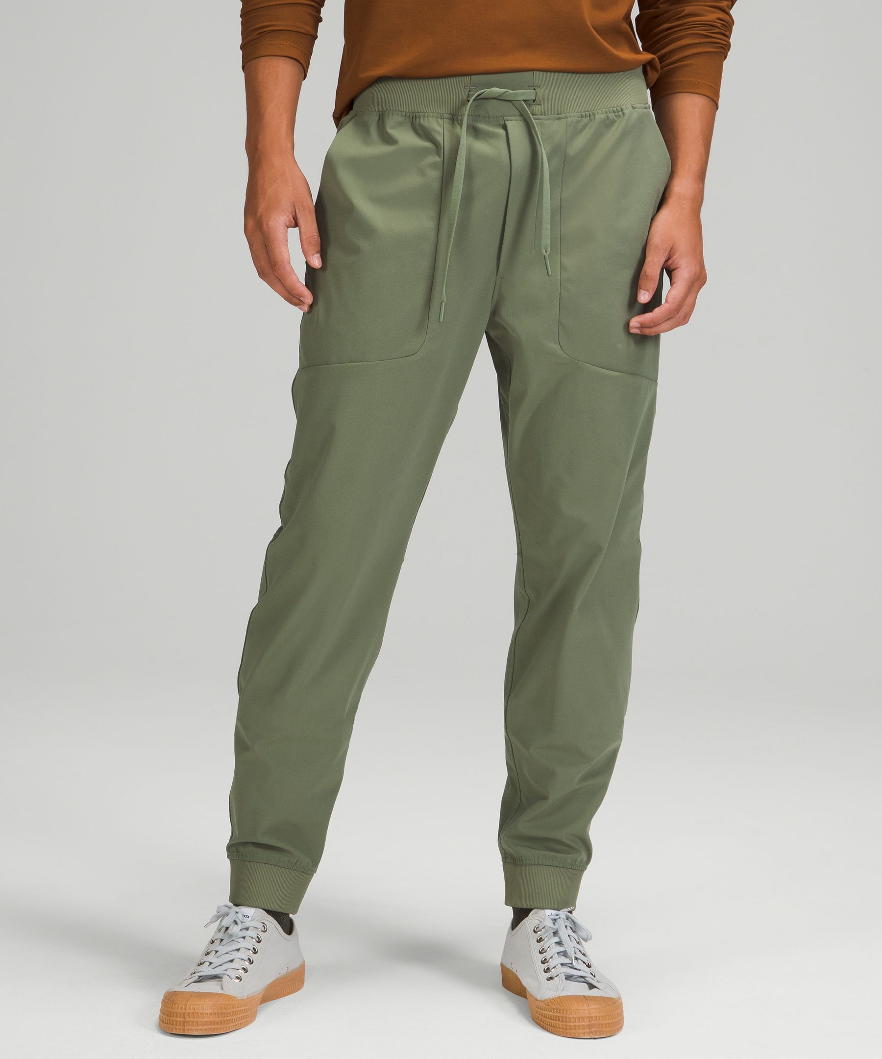 joggers for shorter men