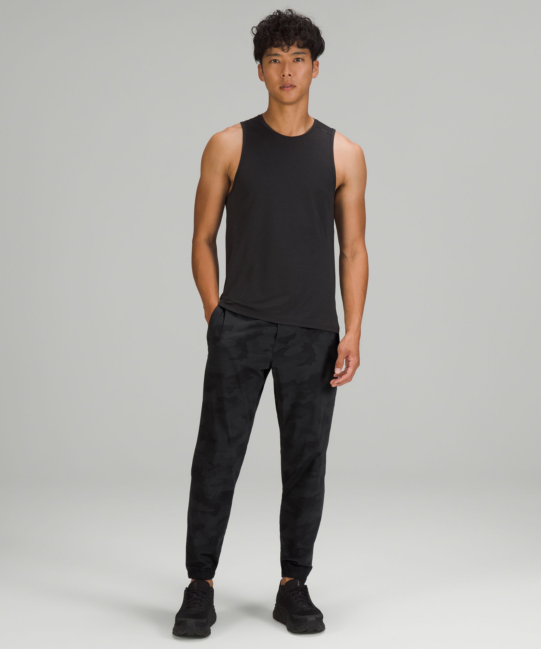 【美品】 lululemon  パンツ  Surge Jogger カーキ  S