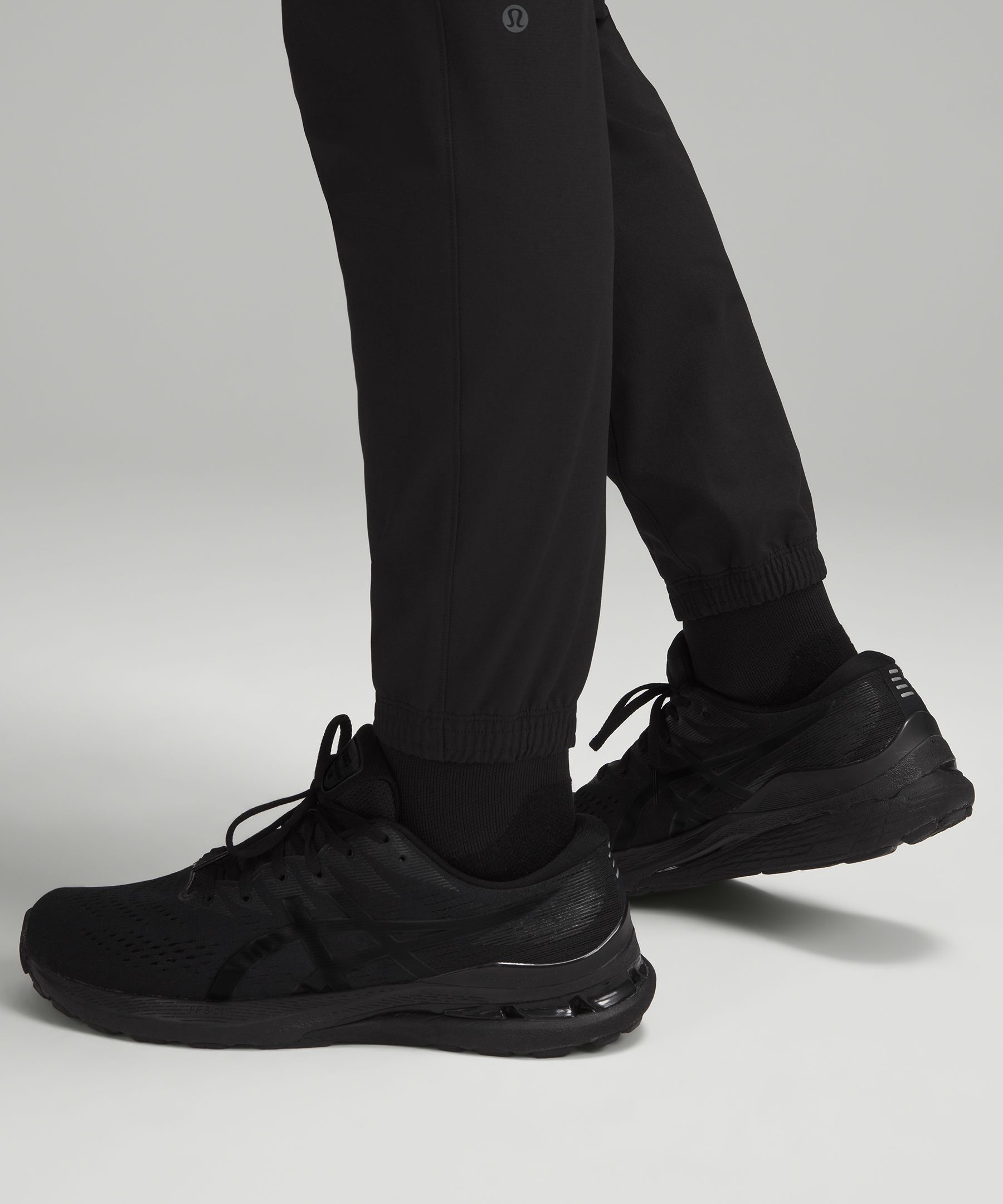 NWOT Lululemon Wanderer Jogger in Black