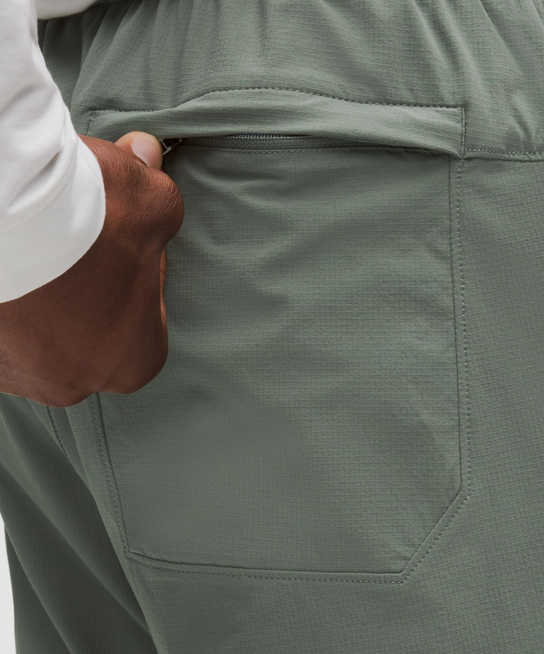 Pantal&oacute;n de corte cl&aacute;sico y tejido antidesgarros, 76&nbsp;cm