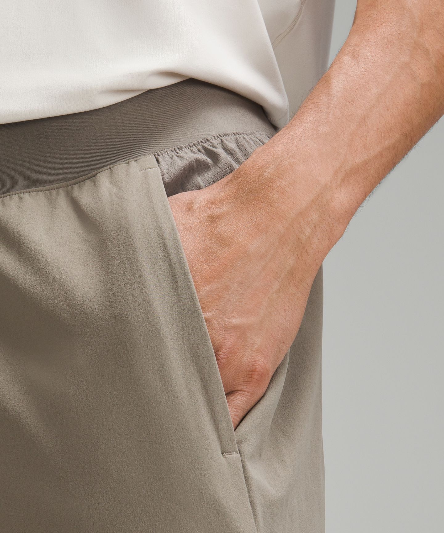 Мужские брюки Lululemon In Mind Pant 27L, цвет: Карбоновый пыльный — фото 4
