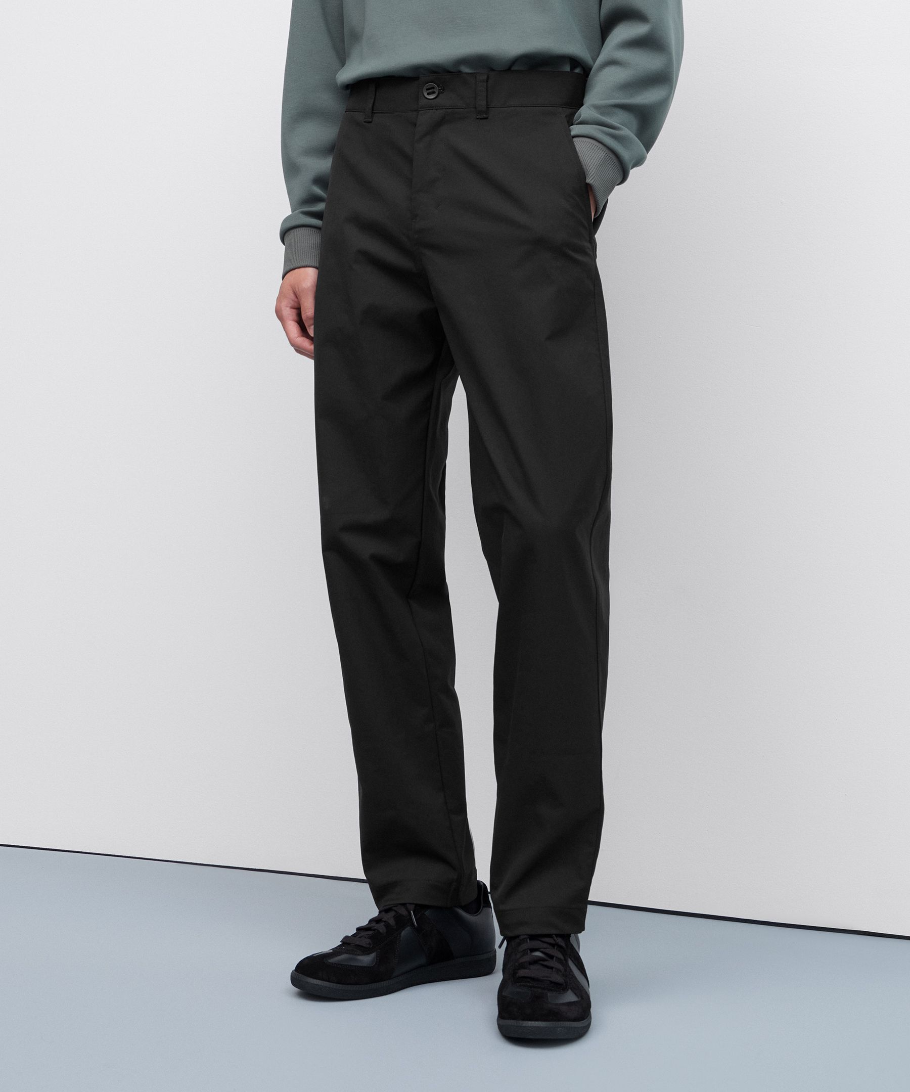 Relaxed-Tapered Twill Trouser