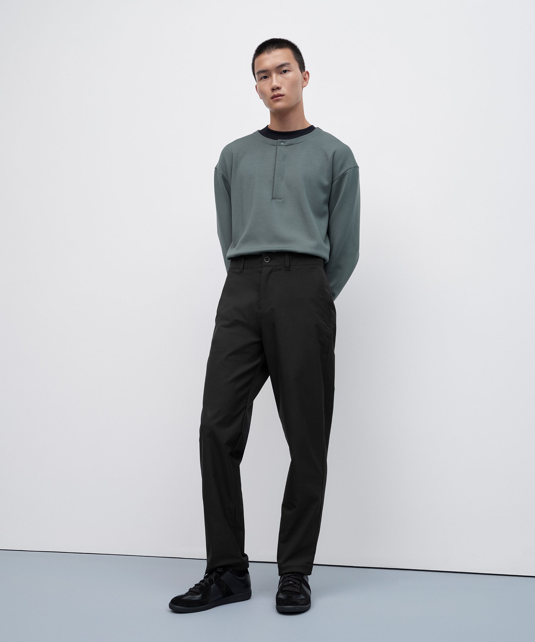 Relaxed-Tapered Twill Trouser