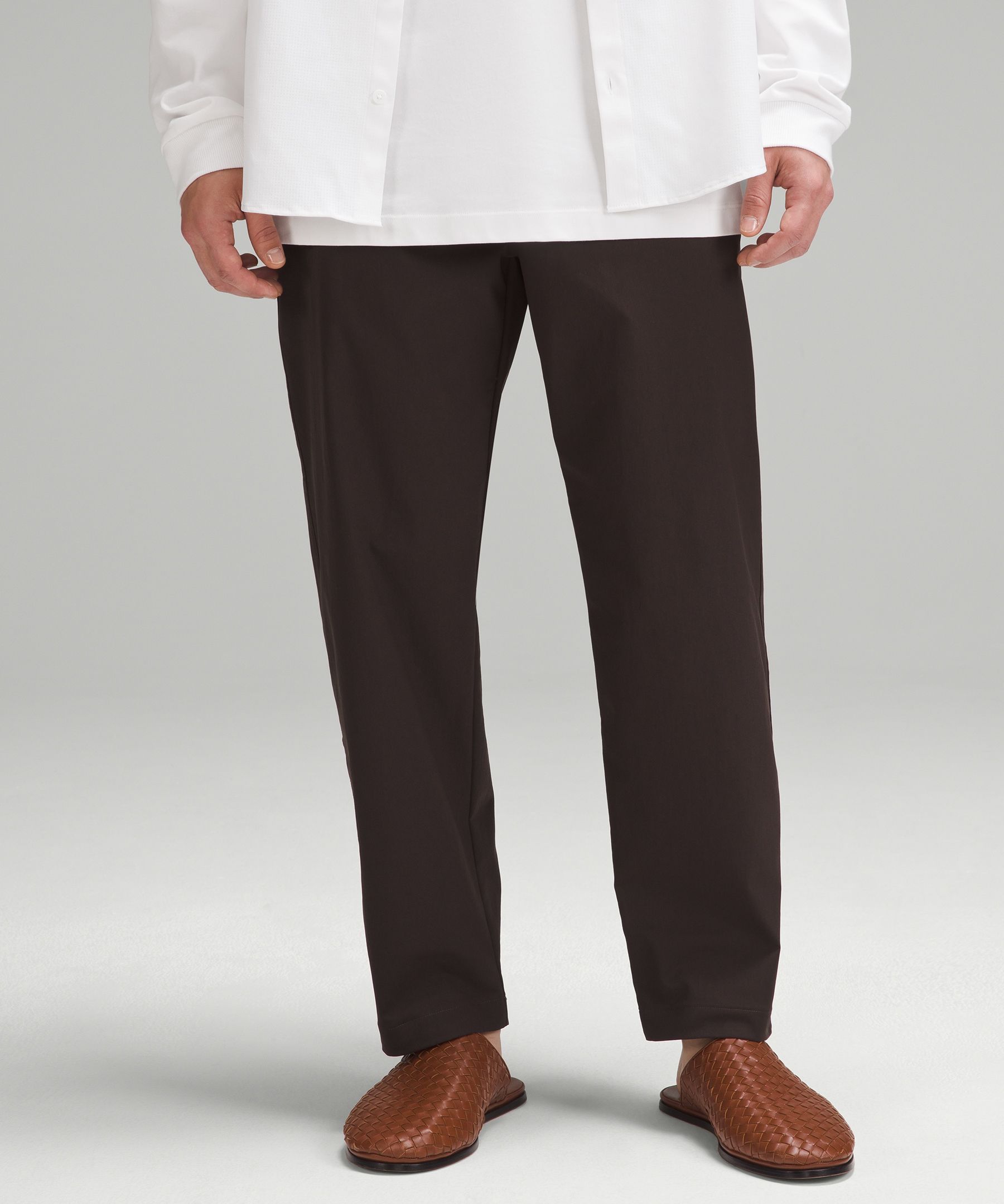 Relaxed-Tapered Smooth Twill Trouser 